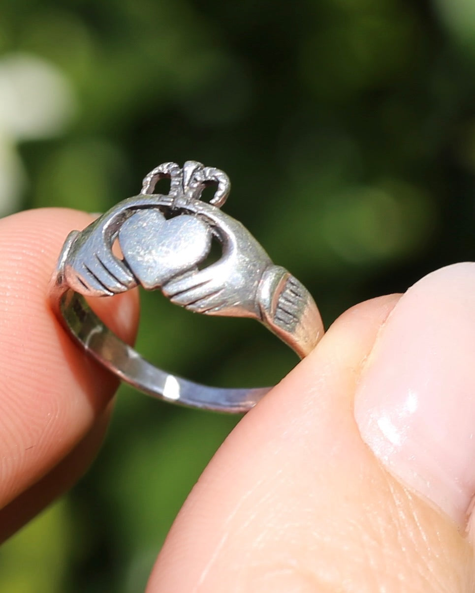 Irish Silver Claddagh Ring, 2.0g, size L or 5.75