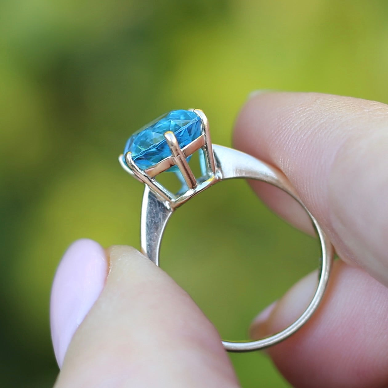 Vintage 4.5ct Oval Blue Topaz Claw Set Ring, 9ct Yellow Gold, size 6 or L1/2