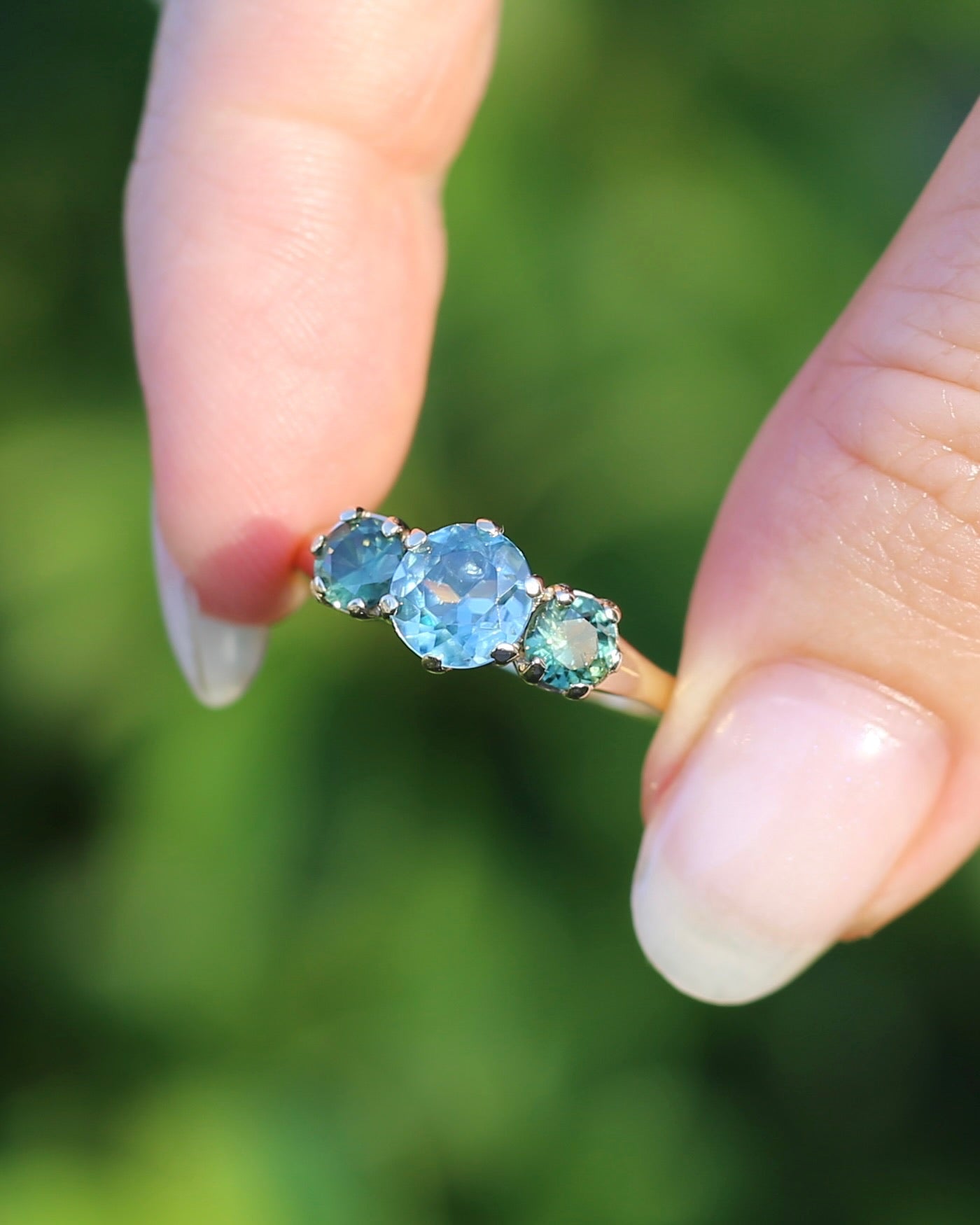 1.65ct Blue Zircon and 097ct Parti Sapphire Trilogy, 9ct Yellow Gold, size R1/2 or 8.75