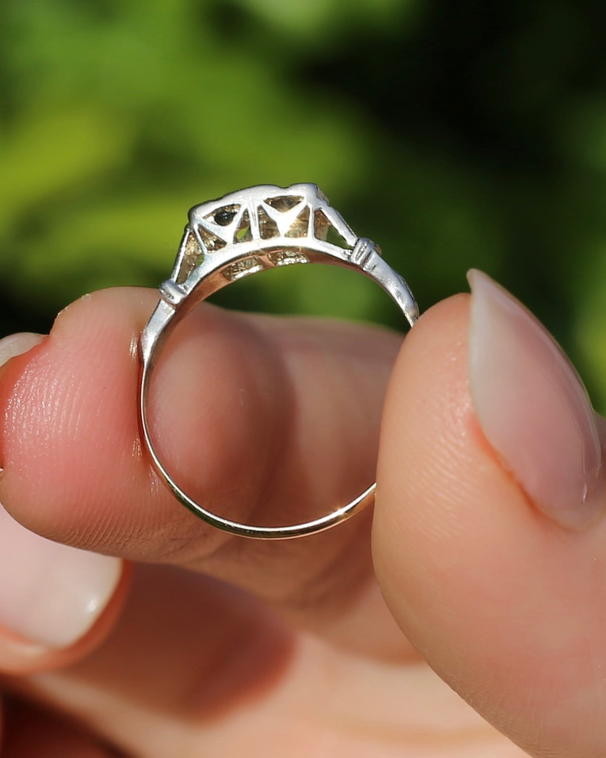 ON HOLD Delicate Vintage Australian Parti Toi et Moi, 9ct White and Yellow Gold, size N or just over 6.75, 1.39g