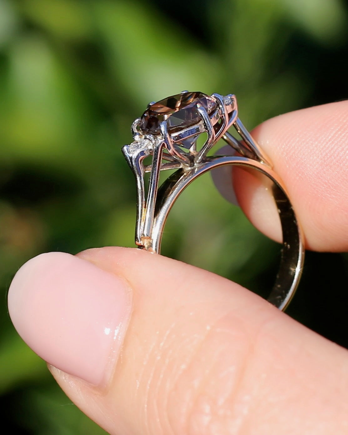 Vintage Circa 1960s 3.44ct Zircon and Diamond Trilogy, 9ct Yellow and White Gold, size 8 or Q, 3.95g