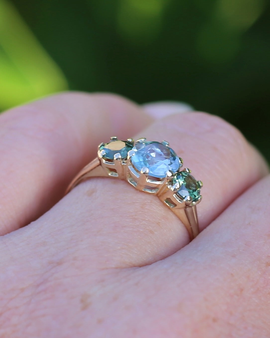 1.65ct Blue Zircon and 097ct Parti Sapphire Trilogy, 9ct Yellow Gold, size R1/2 or 8.75