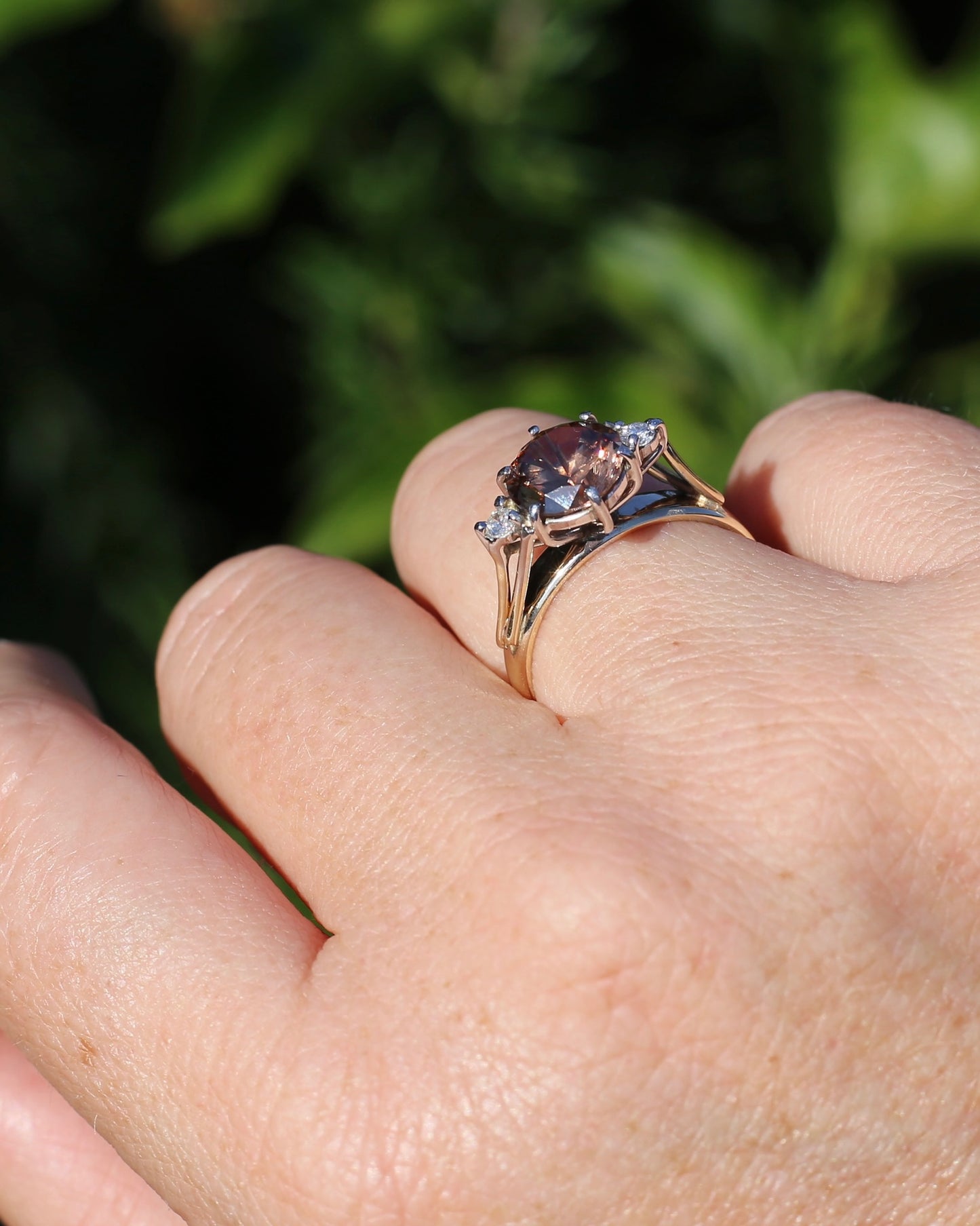 Vintage Circa 1960s 3.44ct Zircon and Diamond Trilogy, 9ct Yellow and White Gold, size 8 or Q, 3.95g