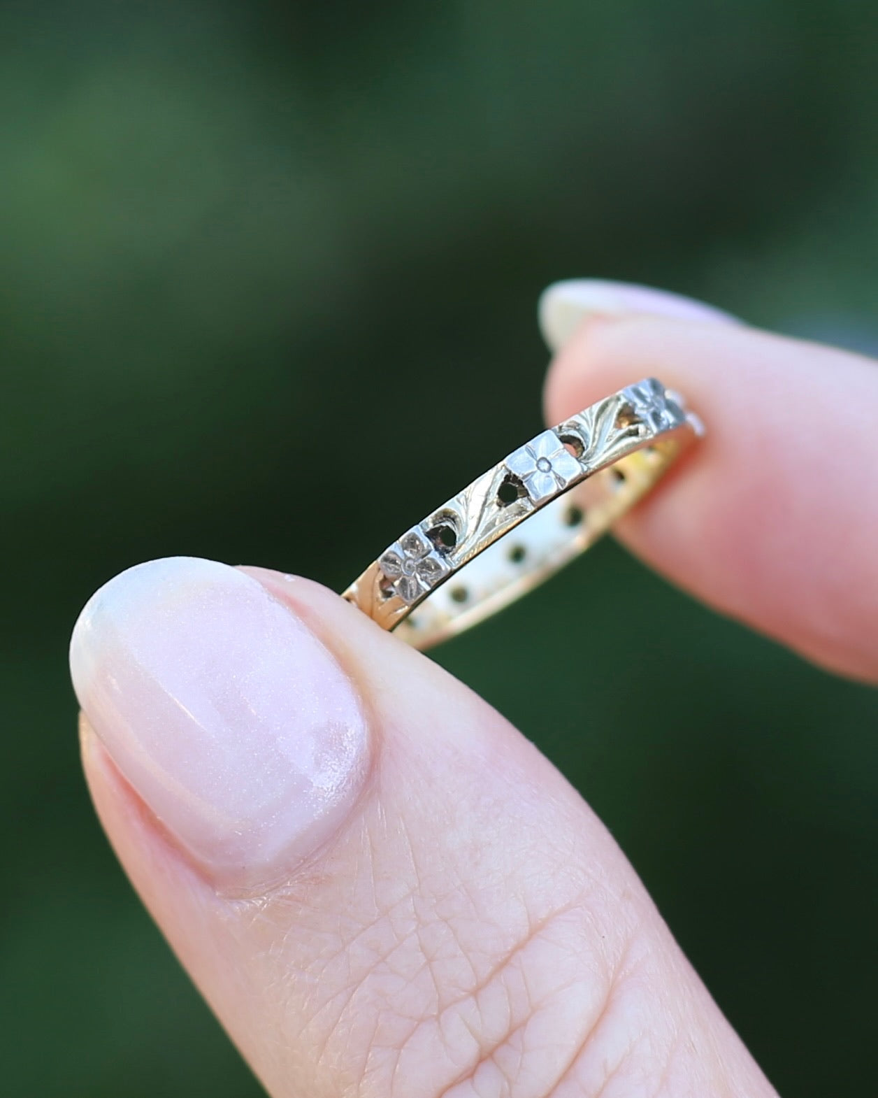 Pristine Vintage Mixed Metal Floral Wedder, 18ct Yellow and White Gold, size 8 or just over P1/2