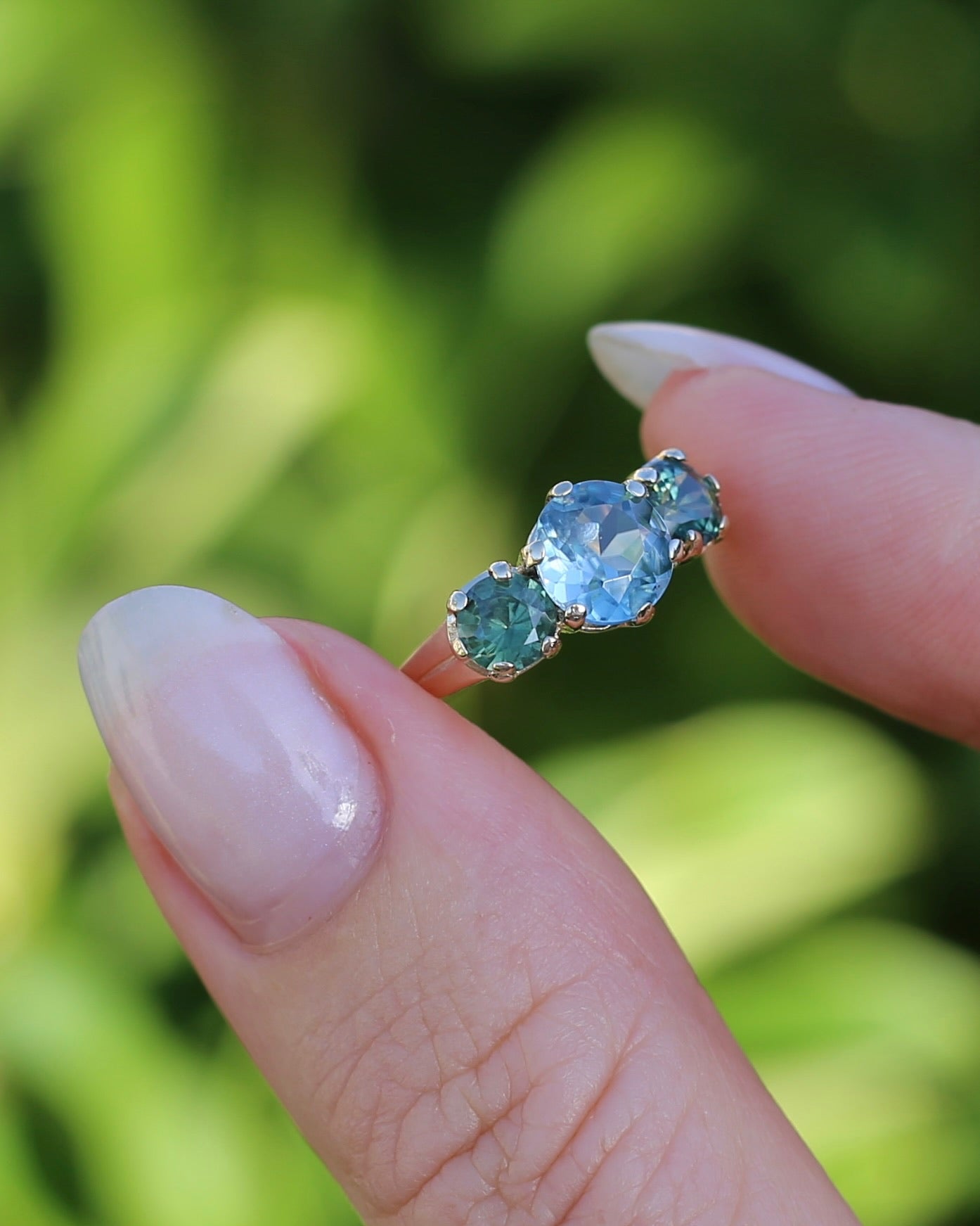 1.65ct Blue Zircon and 097ct Parti Sapphire Trilogy, 9ct Yellow Gold, size R1/2 or 8.75