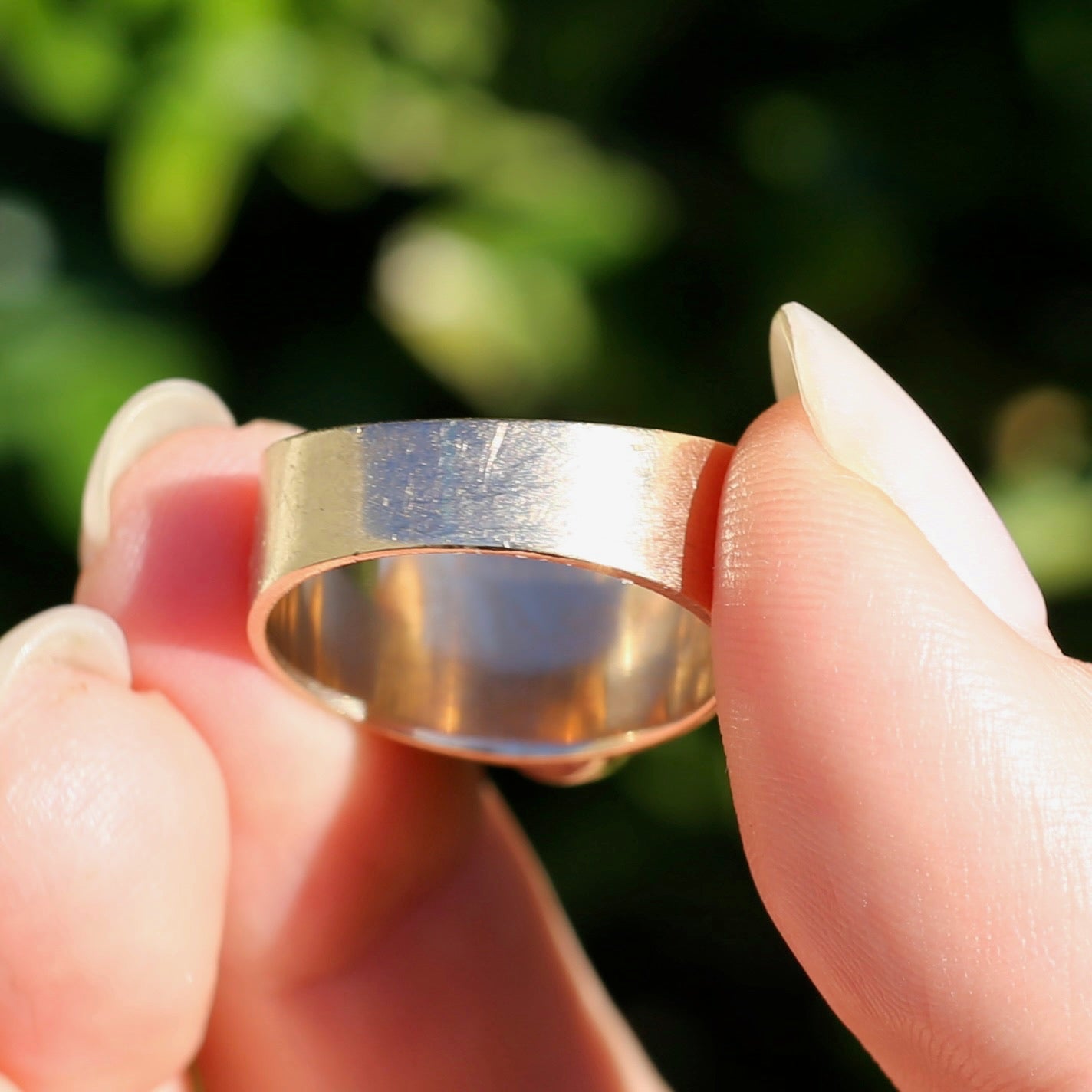 Vintage Bezel Set Opal Cabachon in Rosey 9ct Gold Ring, Size 8 or Q fits more like a P or just over 7.5