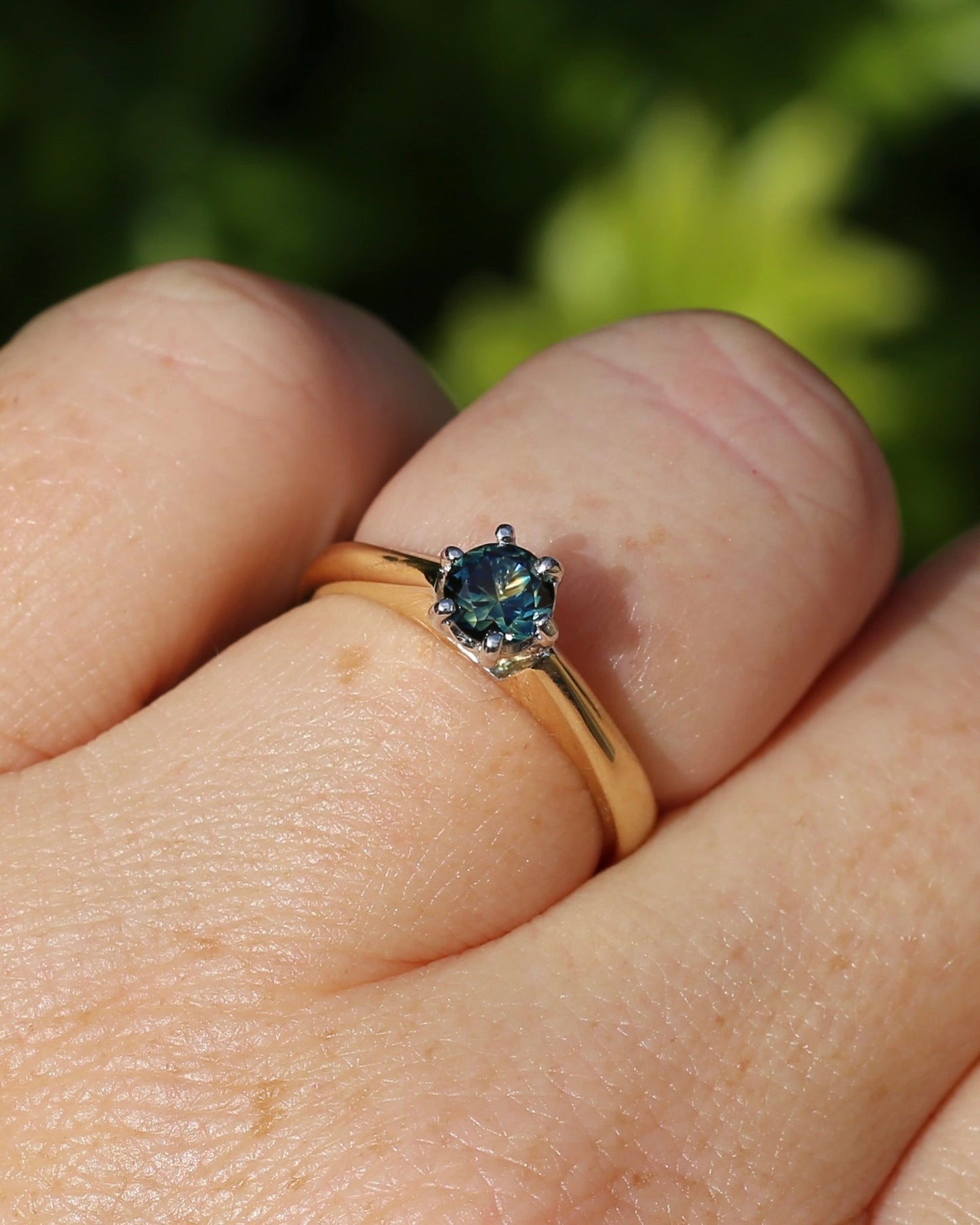 0.55ct Australian Parti Sapphire, 6 Claw Setting, 9ct White and Yellow Gold, size 7 or O, 3.52g