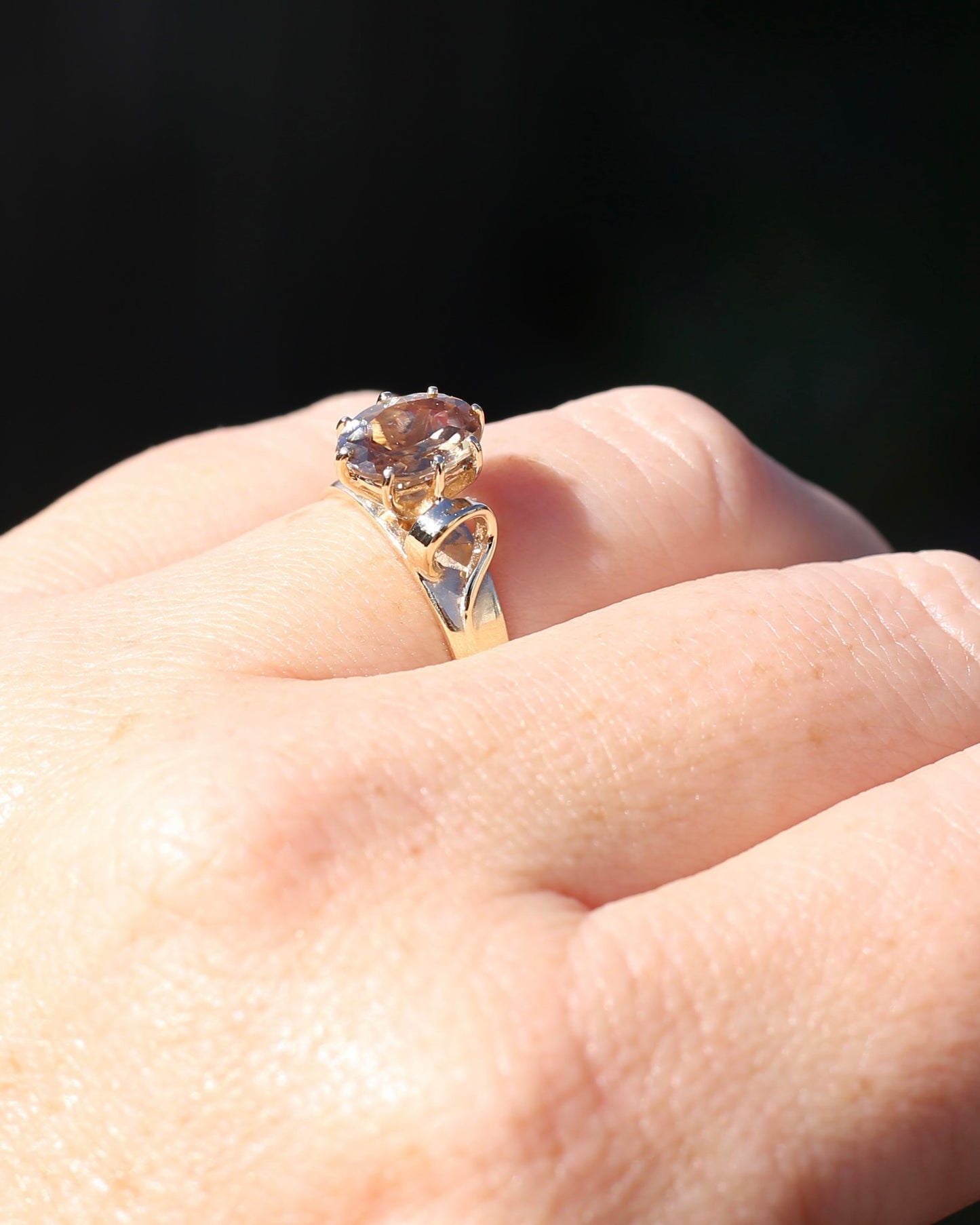 Pale Honey Coloured 2.4ct Australian Zircon in Vintage 9ct Yellow Gold, size P or 7.5