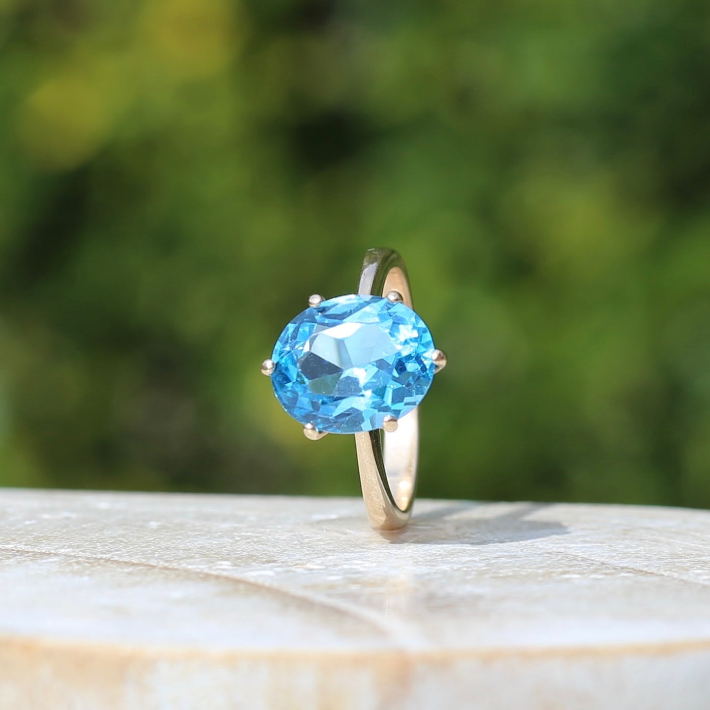 Vintage 4.5ct Oval Blue Topaz Claw Set Ring, 9ct Yellow Gold, size 6 or L1/2