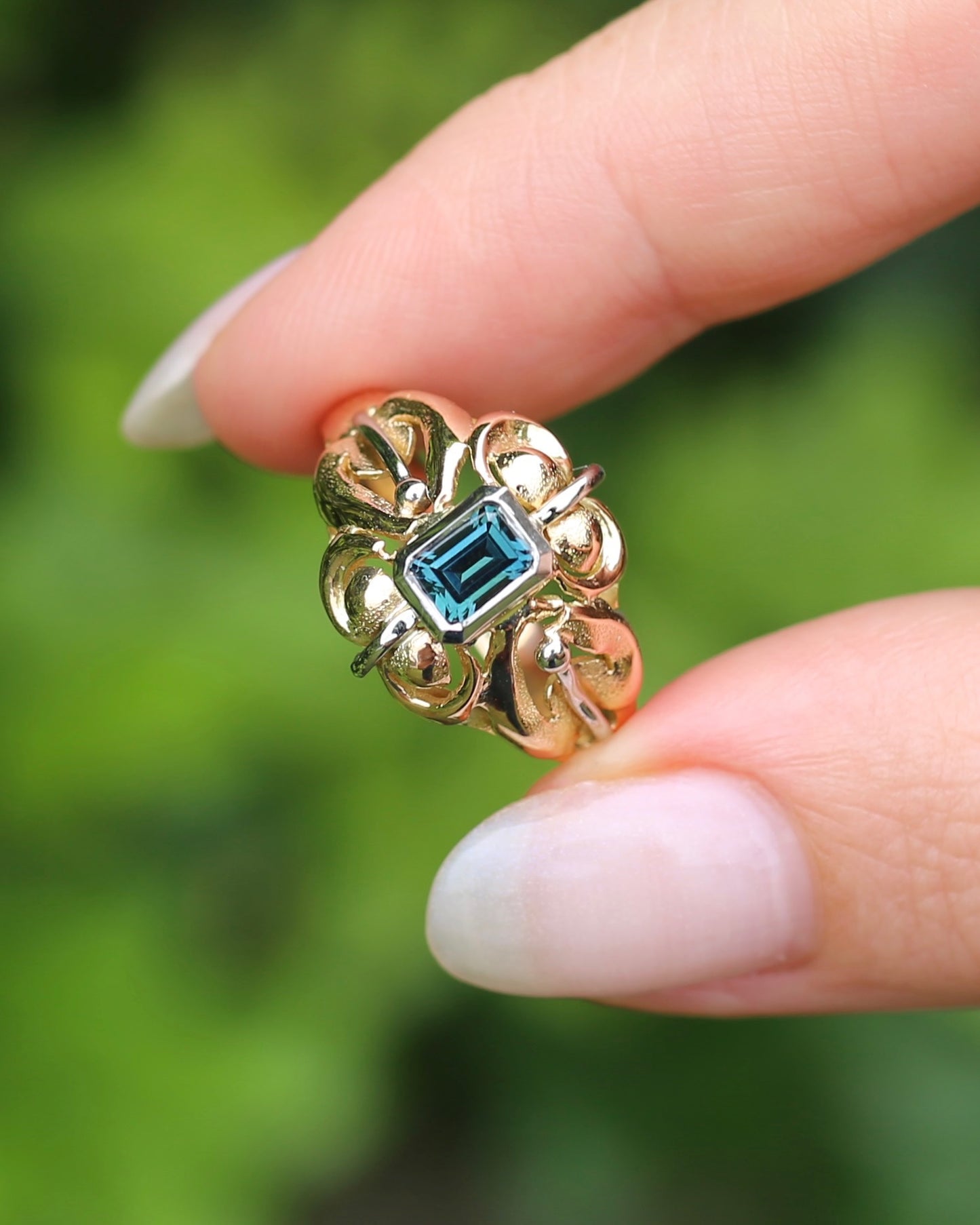 East African Emerald Cut Teal Parti Sapphire in 1940s Italian Made 18ct Mixed Metal Handmade ring, size S or 9.25 with valuation