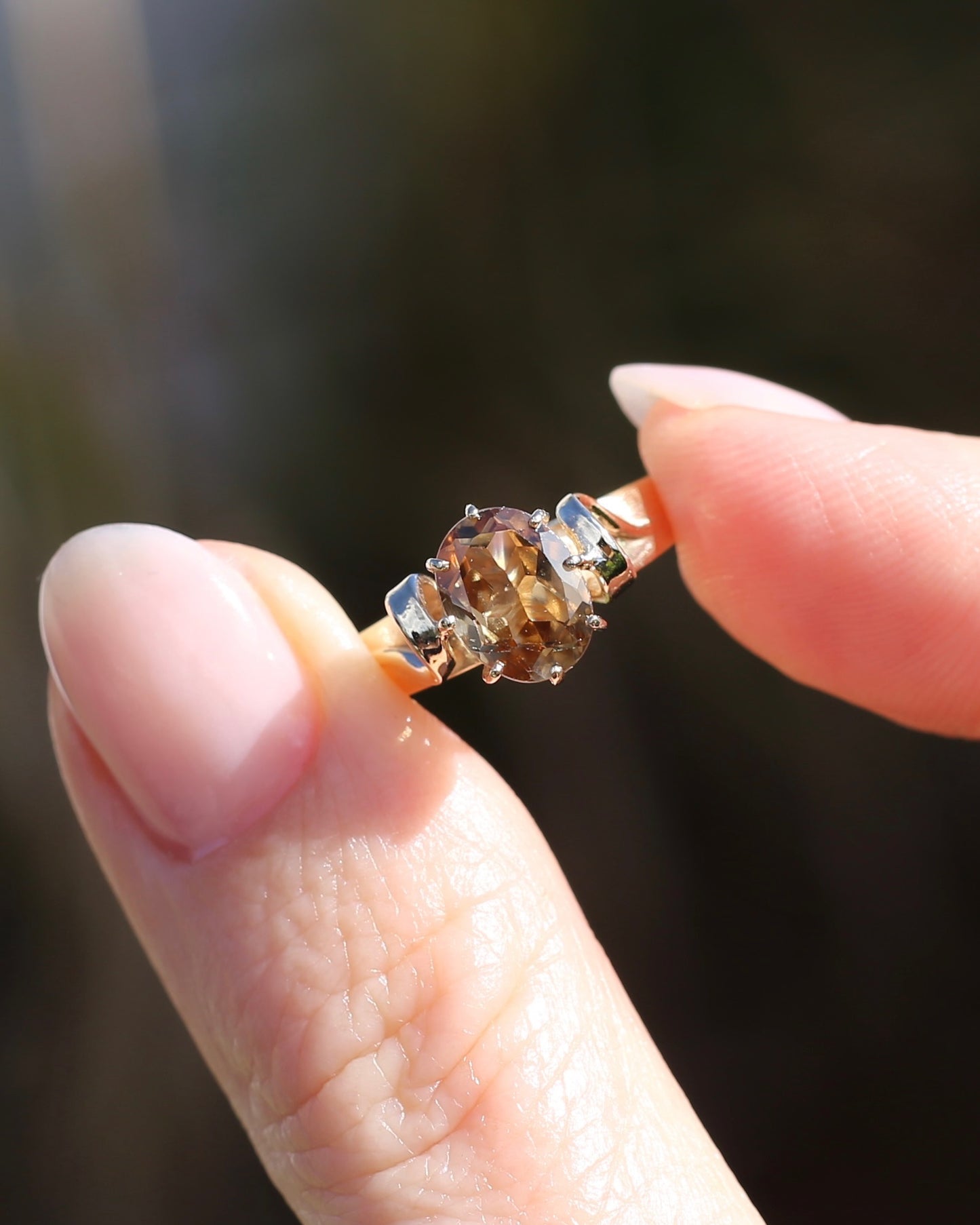 Pale Honey Coloured 2.4ct Australian Zircon in Vintage 9ct Yellow Gold, size P or 7.5