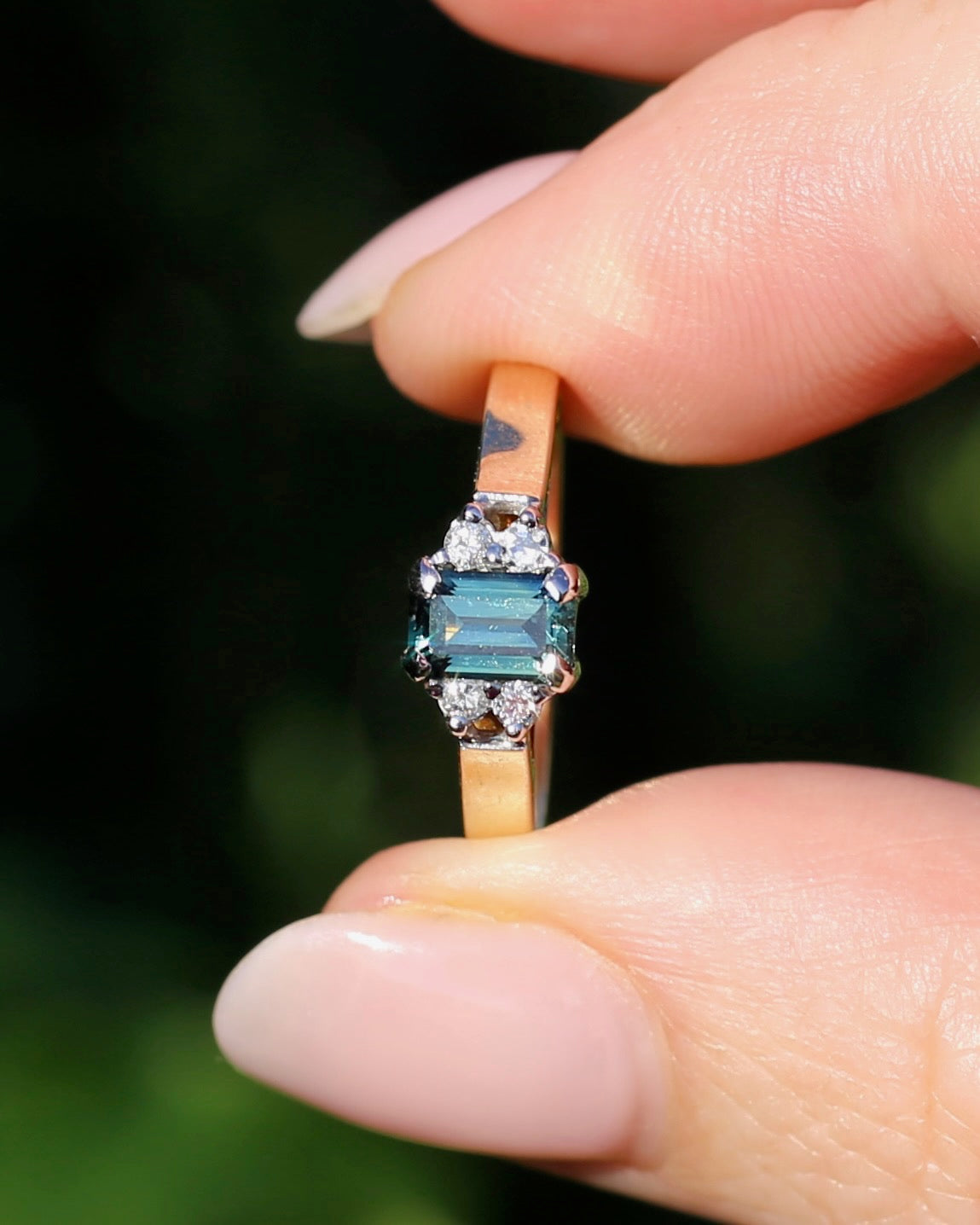 East African 0.725ct Teal Sapphire in Vintage Diamond Ring, 9ct Yellow and White Gold, size N1/2 or 7, 2.54g