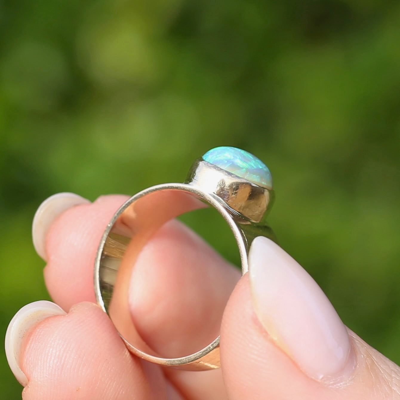 Vintage Bezel Set Opal Cabachon in Rosey 9ct Gold Ring, Size 8 or Q fits more like a P or just over 7.5