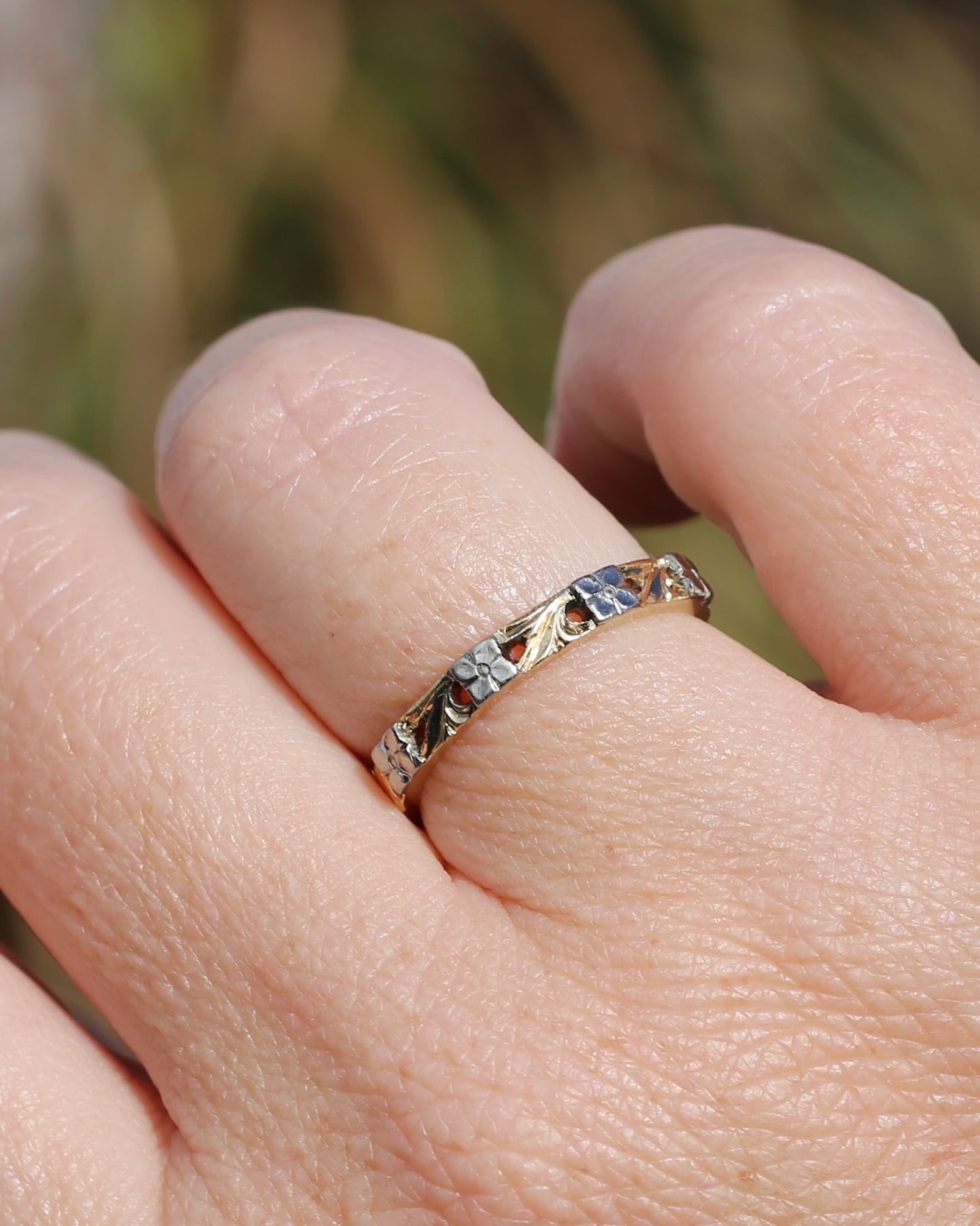 Pristine Vintage Mixed Metal Floral Wedder, 18ct Yellow and White Gold, size 8 or just over P1/2