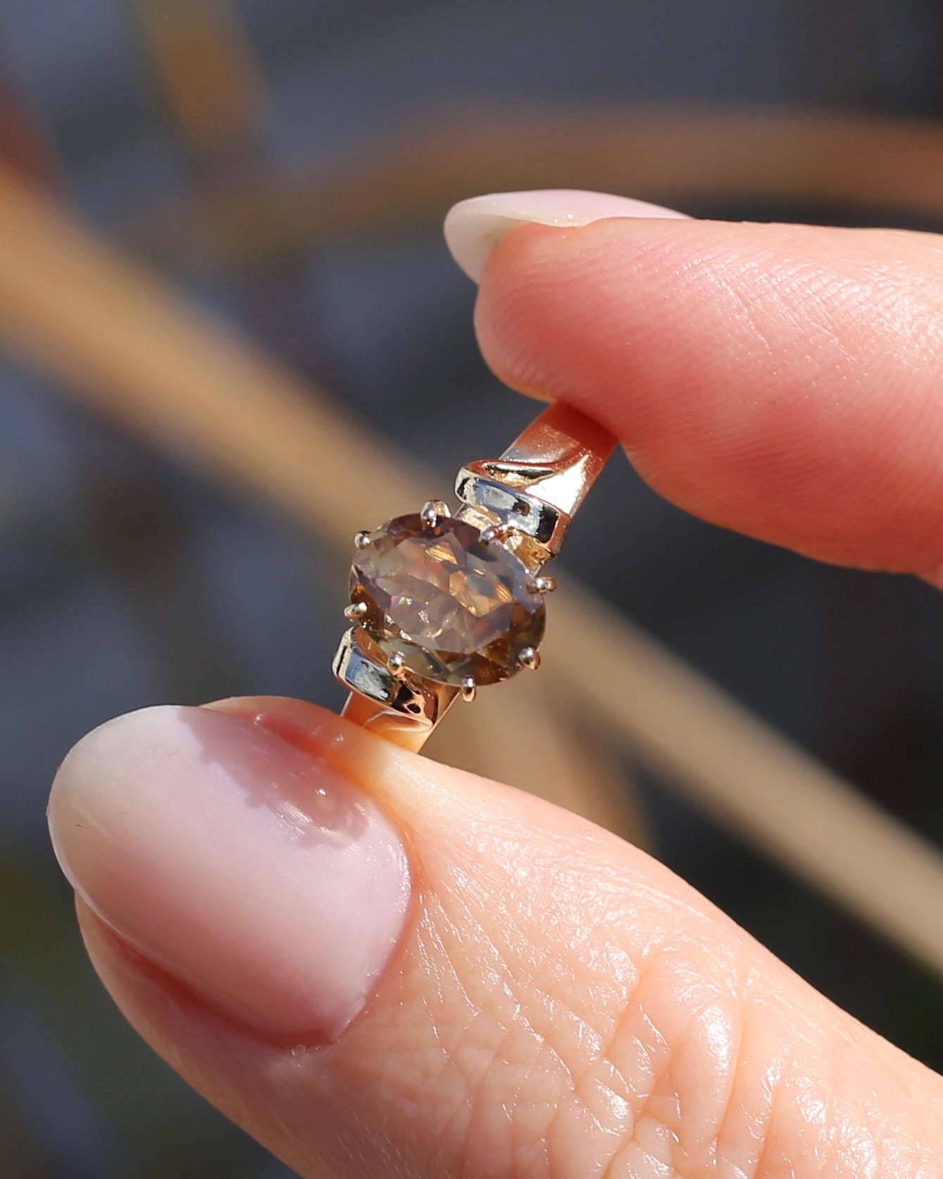 Pale Honey Coloured 2.4ct Australian Zircon in Vintage 9ct Yellow Gold, size P or 7.5