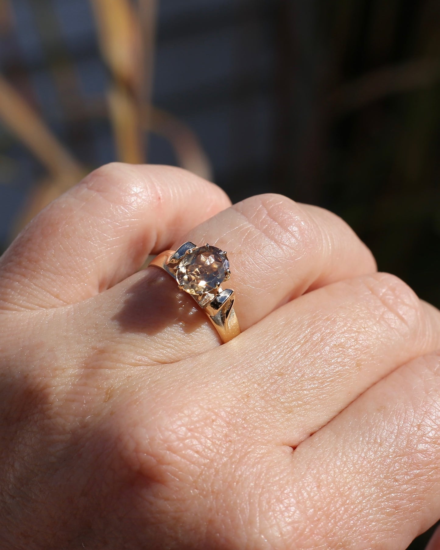 Pale Honey Coloured 2.4ct Australian Zircon in Vintage 9ct Yellow Gold, size P or 7.5