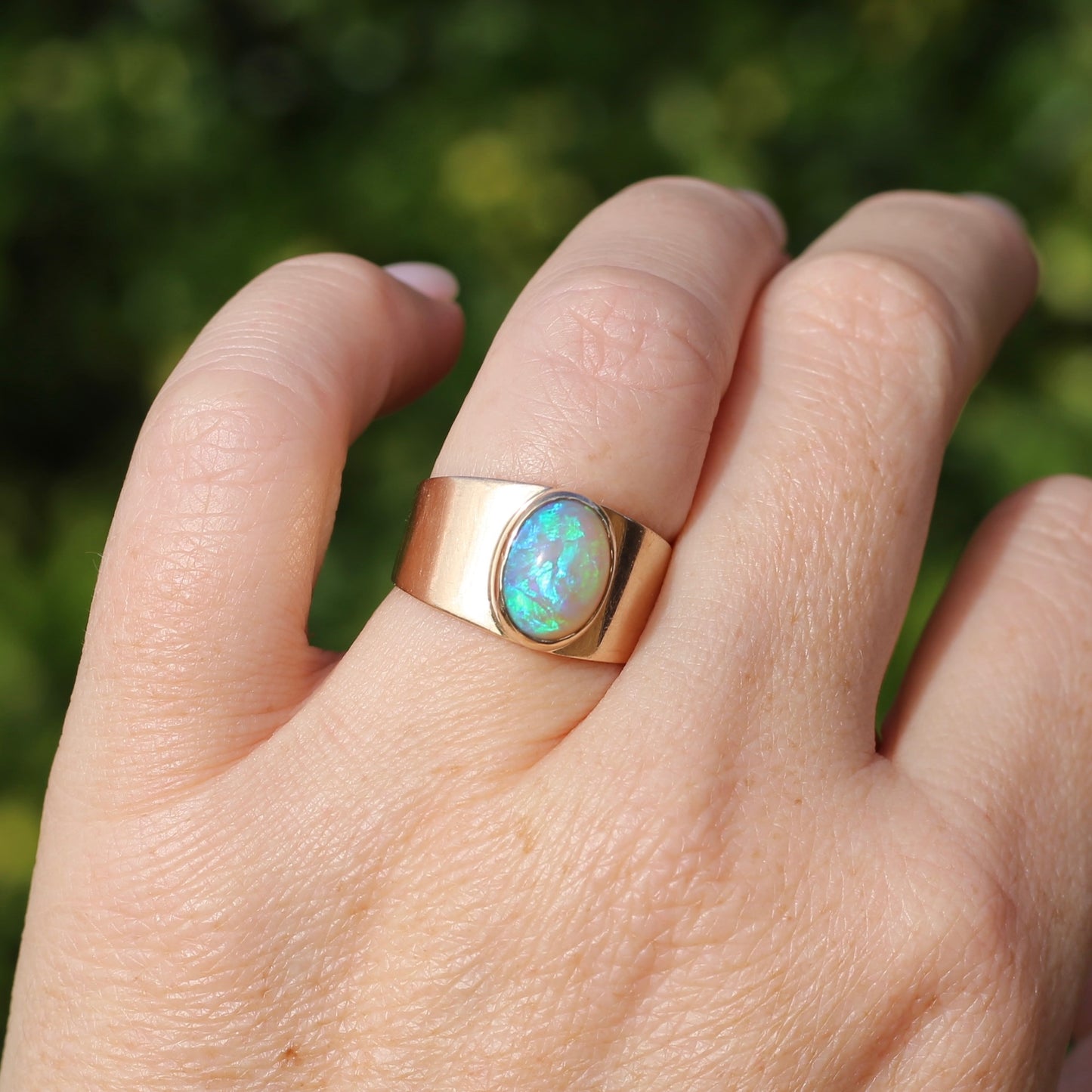 Vintage Bezel Set Opal Cabachon in Rosey 9ct Gold Ring, Size 8 or Q fits more like a P or just over 7.5