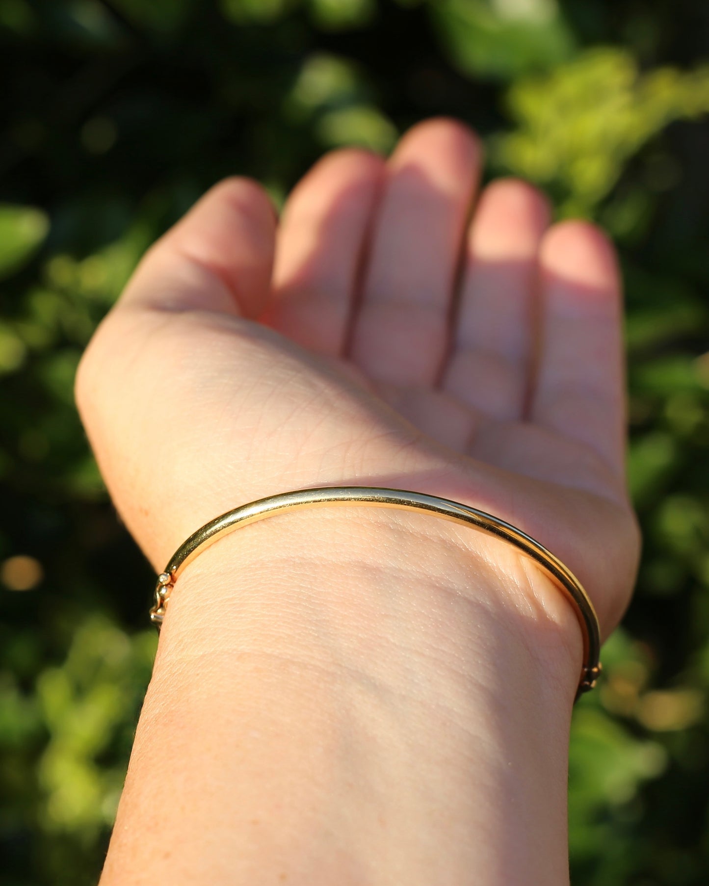Silver Filled 1/10 Gold Hinged Bangle, approx 17cm oval, 5.81g