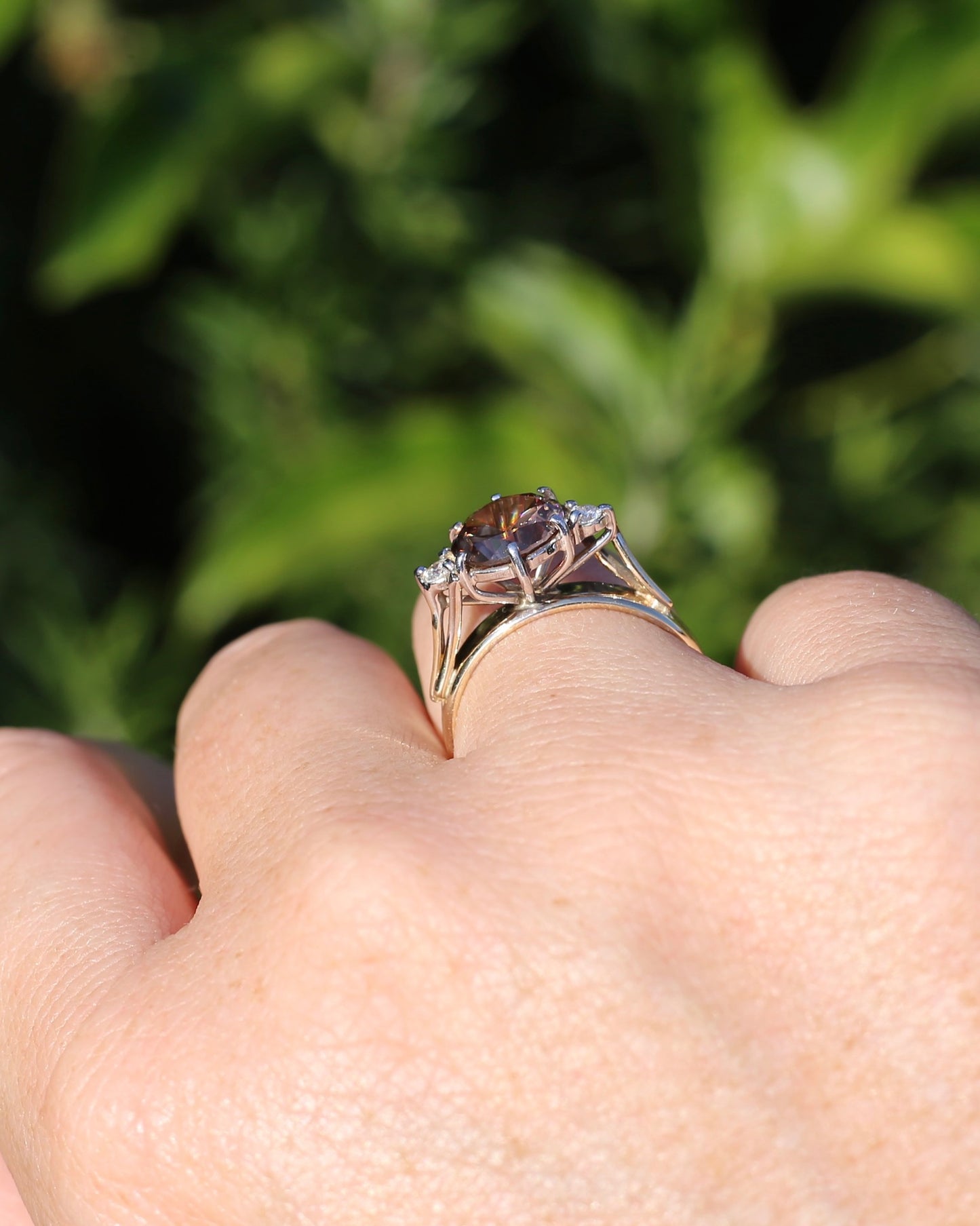 Vintage Circa 1960s 3.44ct Zircon and Diamond Trilogy, 9ct Yellow and White Gold, size 8 or Q, 3.95g