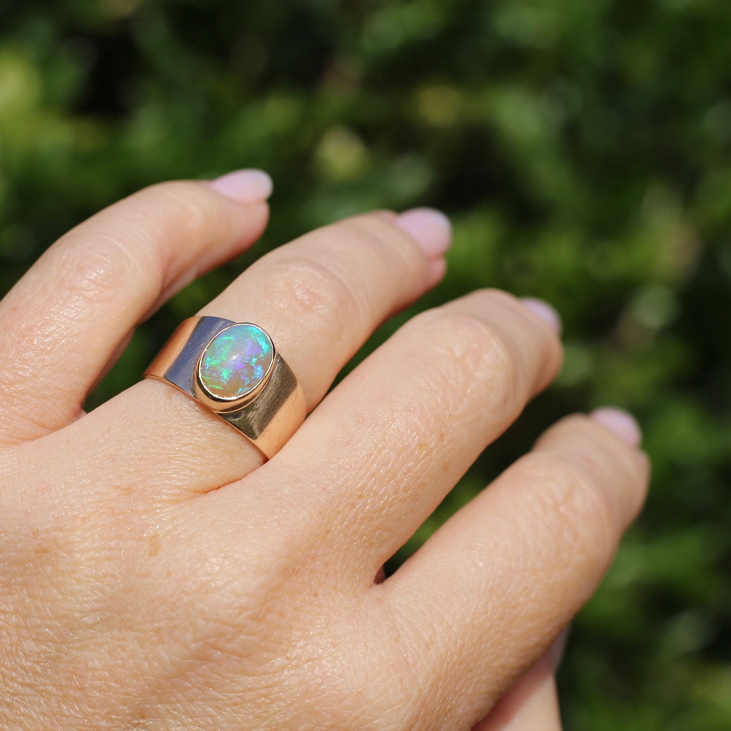 Vintage Bezel Set Opal Cabachon in Rosey 9ct Gold Ring, Size 8 or Q fits more like a P or just over 7.5