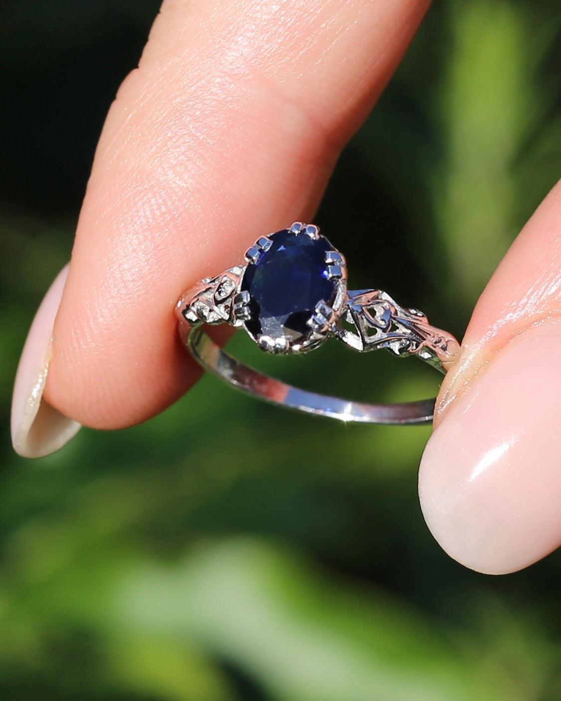 1.3ct Natural Blue Australian Sapphire, in a Vintage Double Claw Set 9ct White Gold Filigree Ring, size P or 7.75, 2.45g