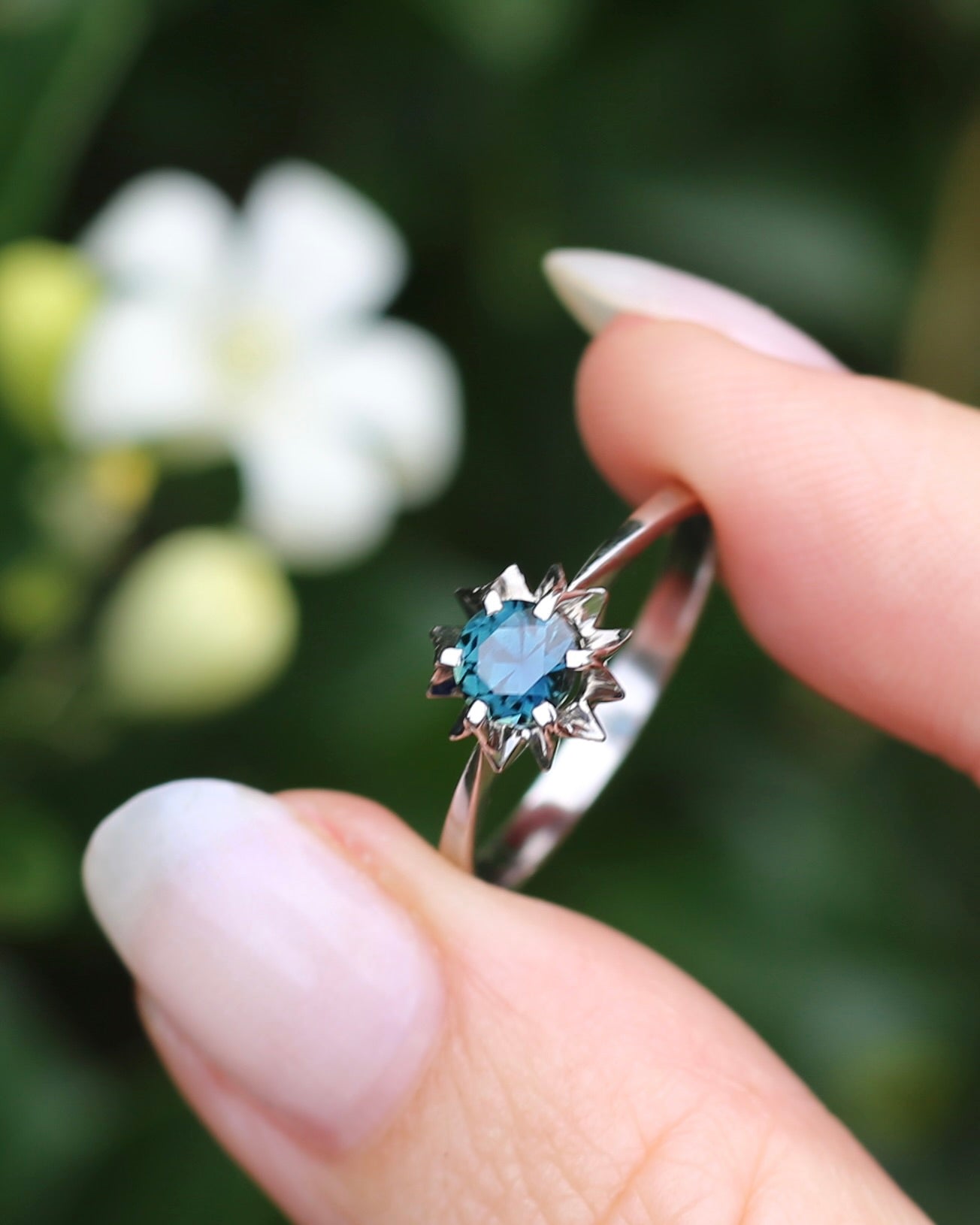 Teal and Bluey Purple Parti Sapphire Solitaire, 18ct White Gold, size R or 8.5