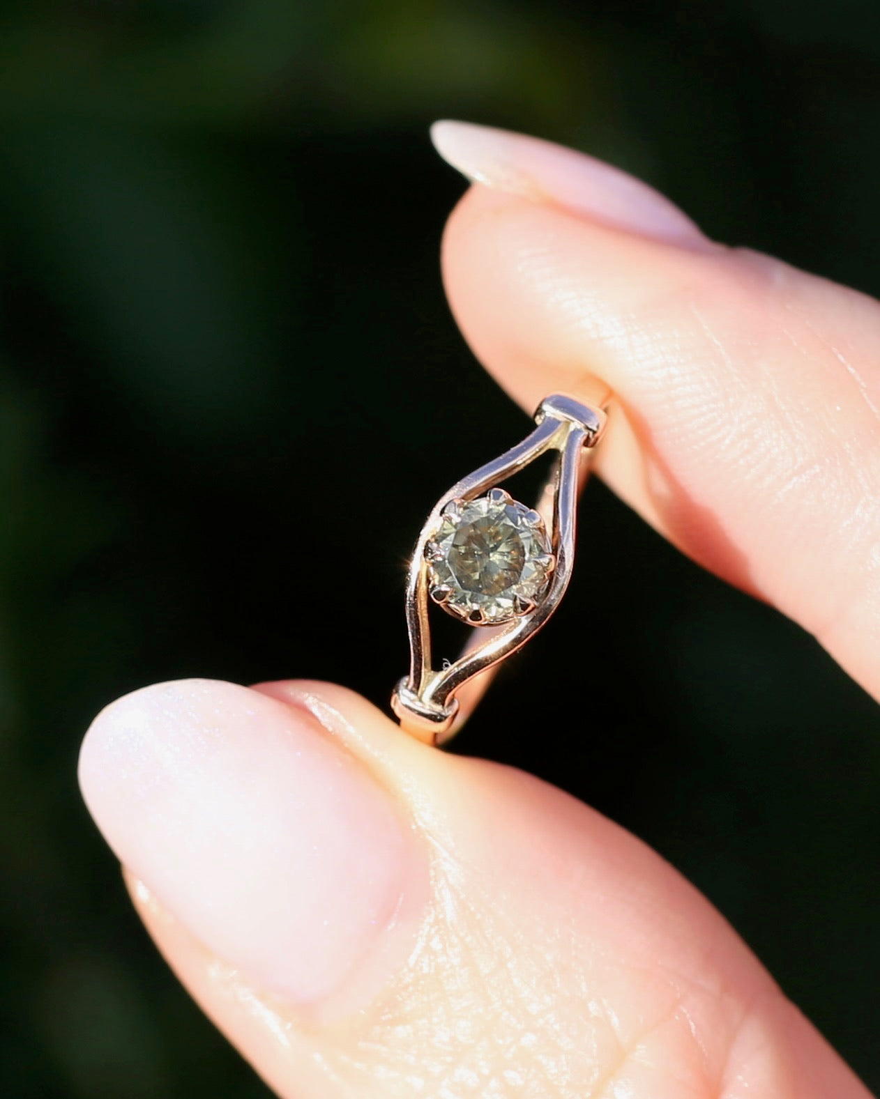 East African Green Zircon, Vintage 8 Claw Setting, Old Rosey Gold, size M1/2 or 6.5