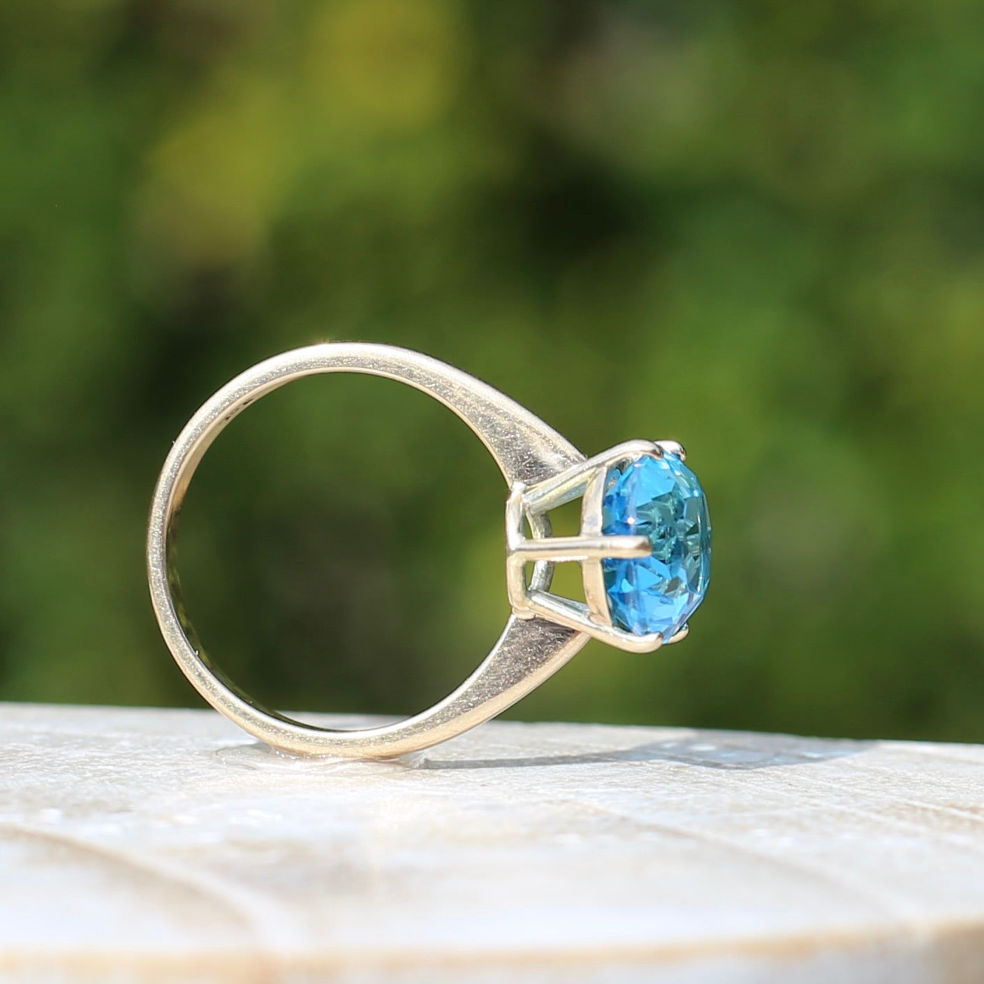 Vintage 4.5ct Oval Blue Topaz Claw Set Ring, 9ct Yellow Gold, size 6 or L1/2