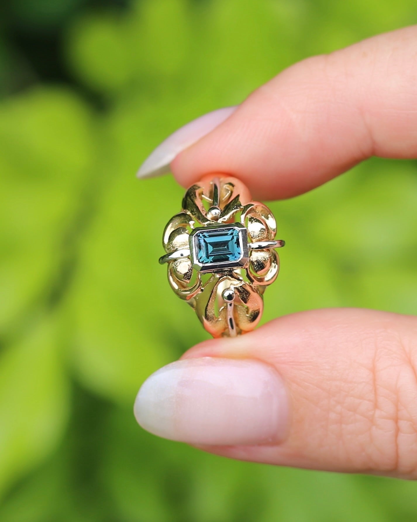 East African Emerald Cut Teal Parti Sapphire in 1940s Italian Made 18ct Mixed Metal Handmade ring, size S or 9.25 with valuation