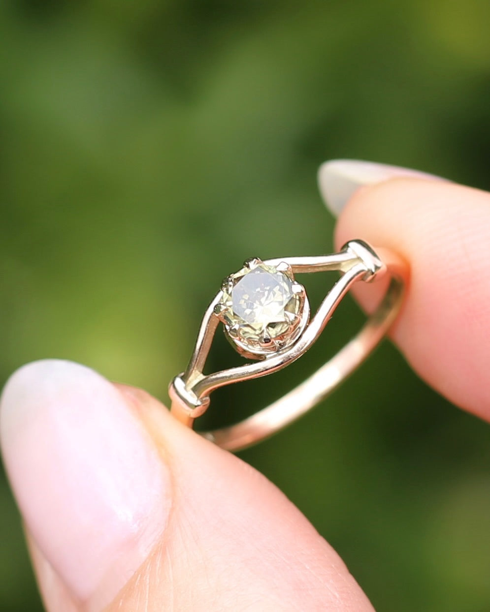 East African Green Zircon, Vintage 8 Claw Setting, Old Rosey Gold, size M1/2 or 6.5