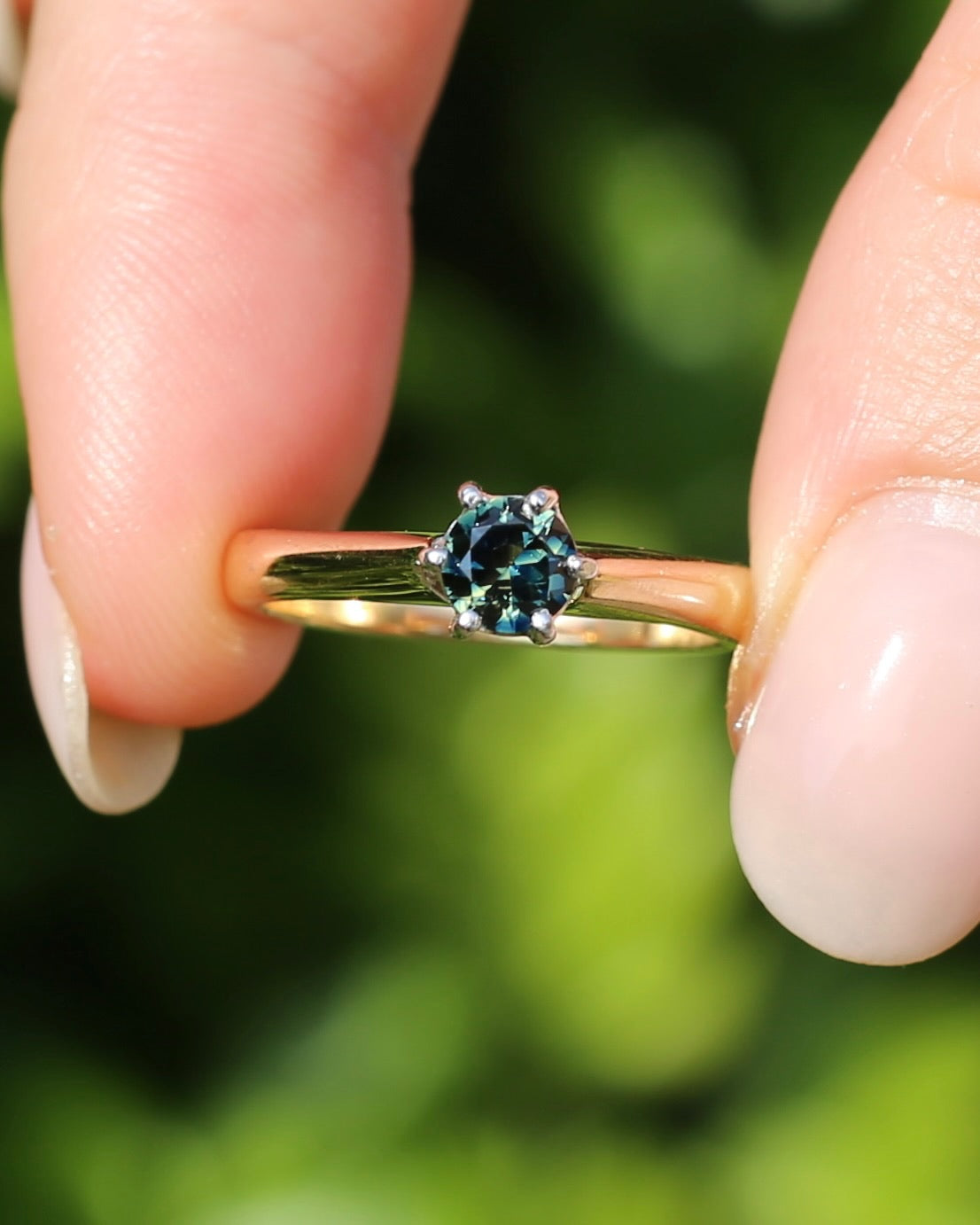 0.55ct Australian Parti Sapphire, 6 Claw Setting, 9ct White and Yellow Gold, size 7 or O, 3.52g