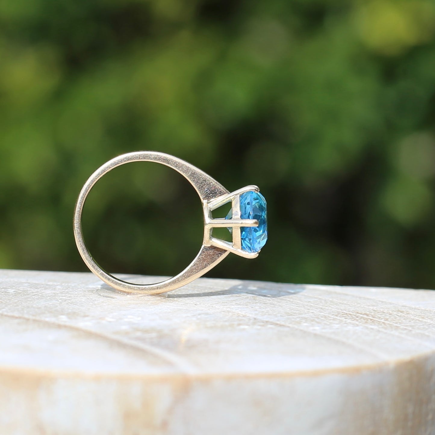 Vintage 4.5ct Oval Blue Topaz Claw Set Ring, 9ct Yellow Gold, size 6 or L1/2