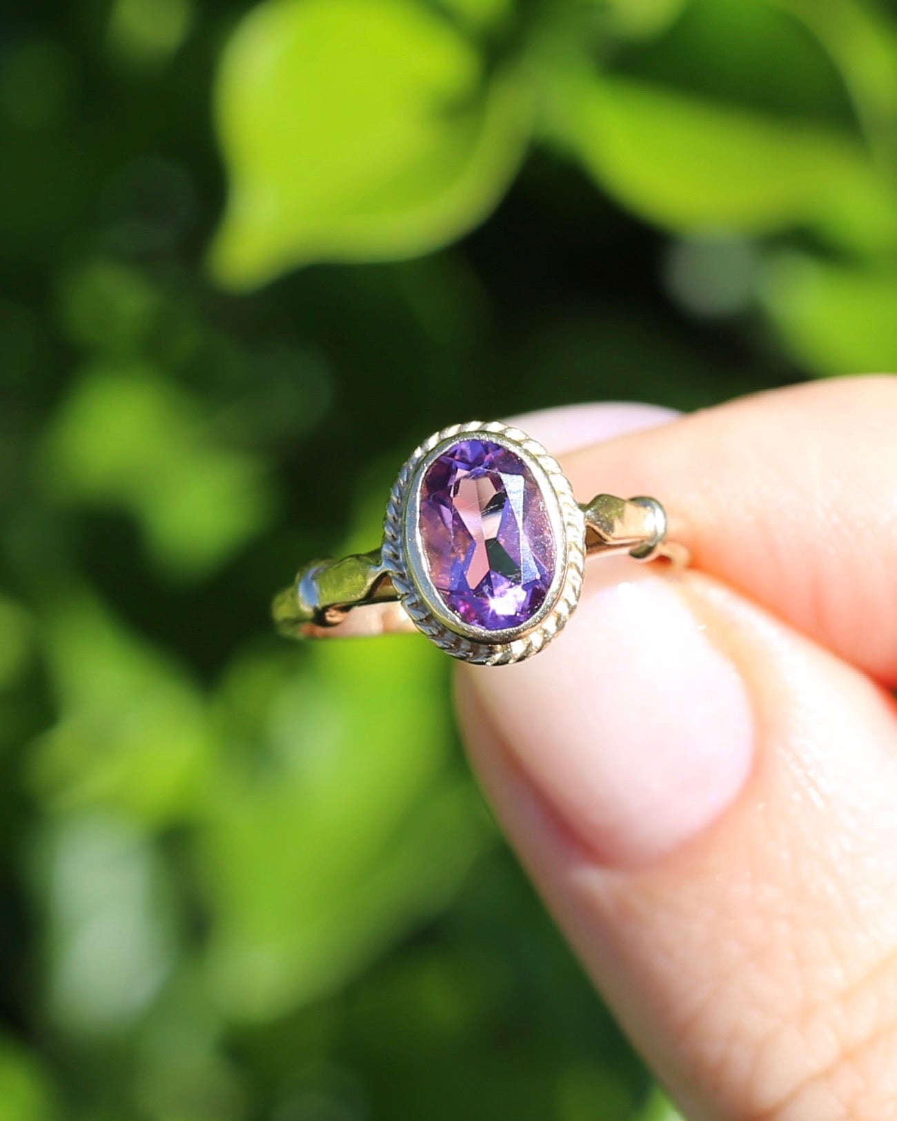 Bezel Set Oval Amethyst in Fabulous Rope Surround and Filigree base, 9ct Yellow Gold, size P1/2 or nearly 8