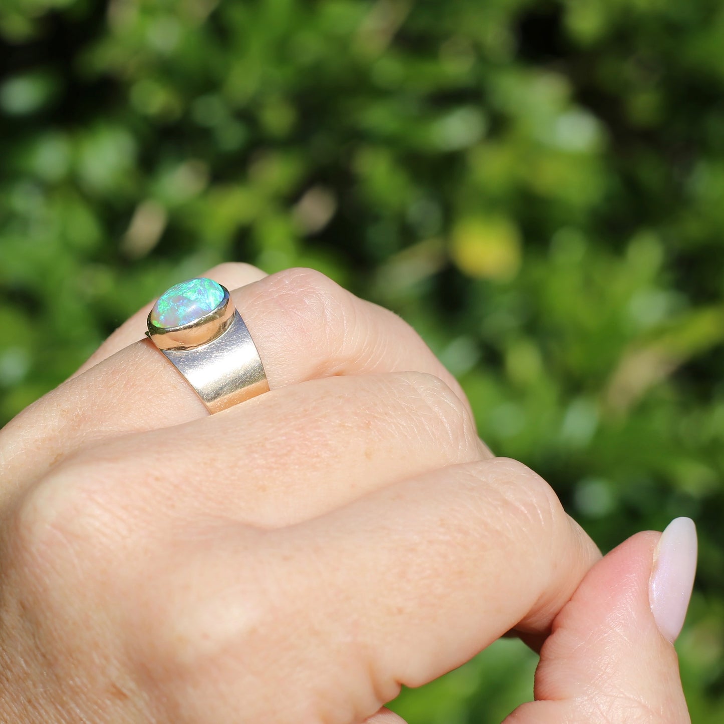 Vintage Bezel Set Opal Cabachon in Rosey 9ct Gold Ring, Size 8 or Q fits more like a P or just over 7.5