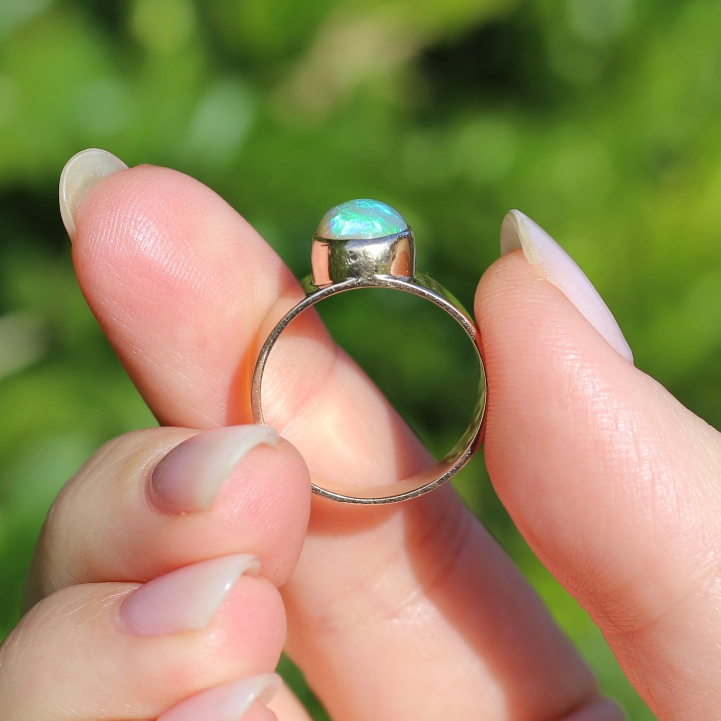 Vintage Bezel Set Opal Cabachon in Rosey 9ct Gold Ring, Size 8 or Q fits more like a P or just over 7.5