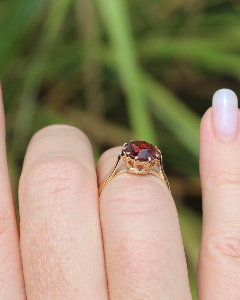 4ct Natural Red Zircon in Vintage Birmingham Made 1973 Multi Claw Ring, 9ct Yellow Gold, size M1/2 or 6.5, 2.61g