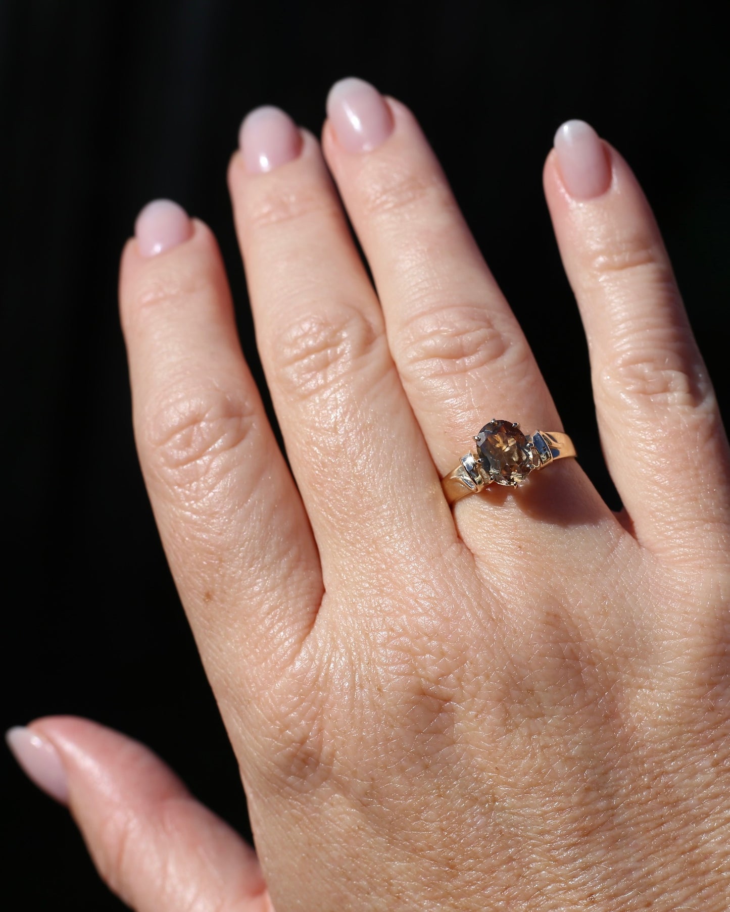 Pale Honey Coloured 2.4ct Australian Zircon in Vintage 9ct Yellow Gold, size P or 7.5