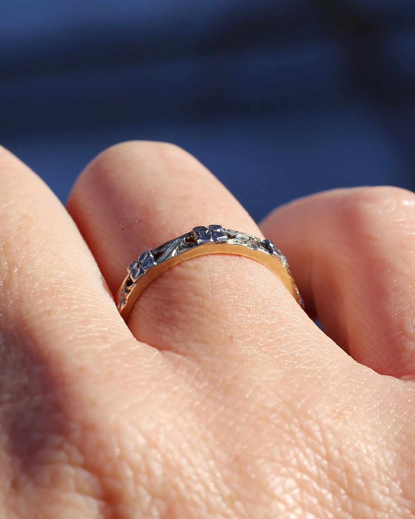 Pristine Vintage Mixed Metal Floral Wedder, 18ct Yellow and White Gold, size 8 or just over P1/2