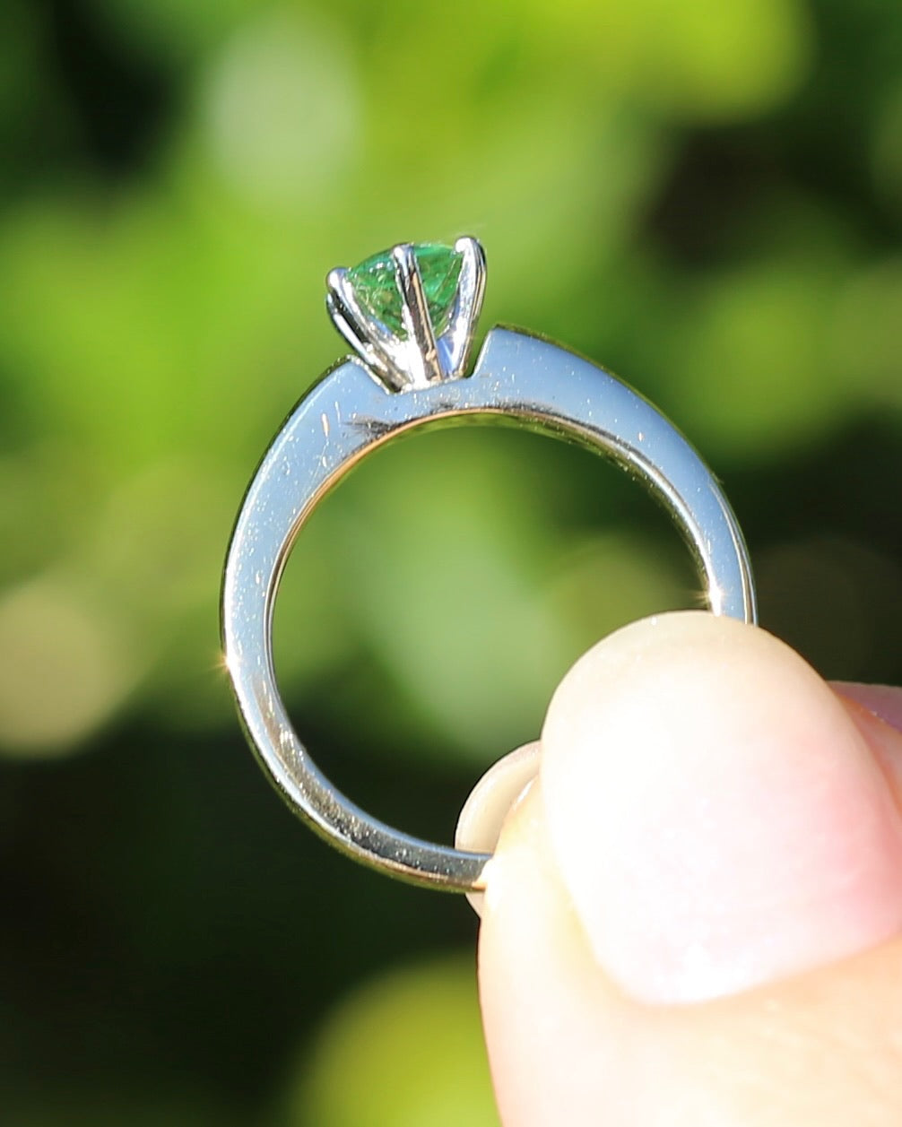 0.75ct Tsavorite - Light Grossular Green Garnet - in Vintage 14ct Yellow and White Gold Setting, size J1/2 or 5