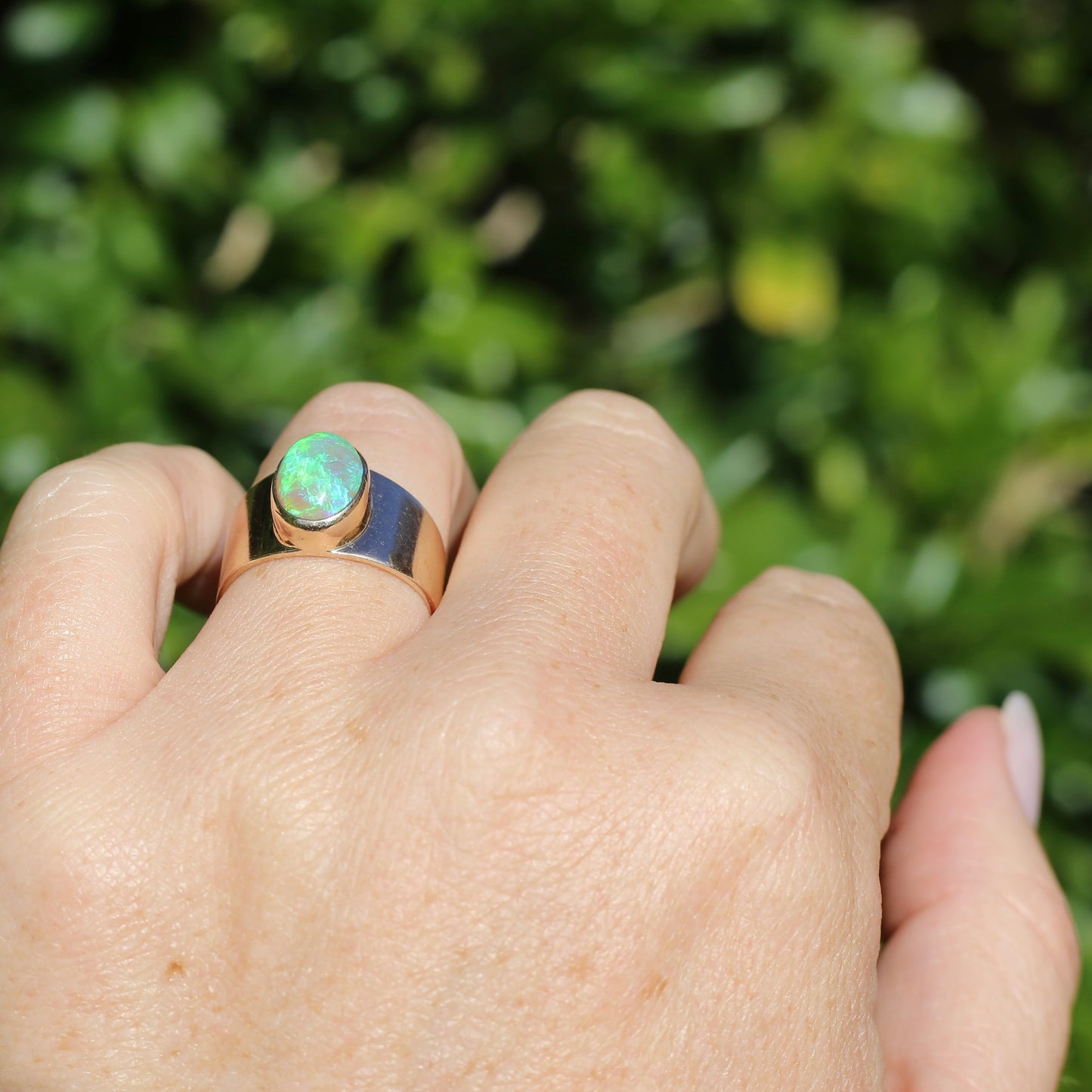 Vintage Bezel Set Opal Cabachon in Rosey 9ct Gold Ring, Size 8 or Q fits more like a P or just over 7.5