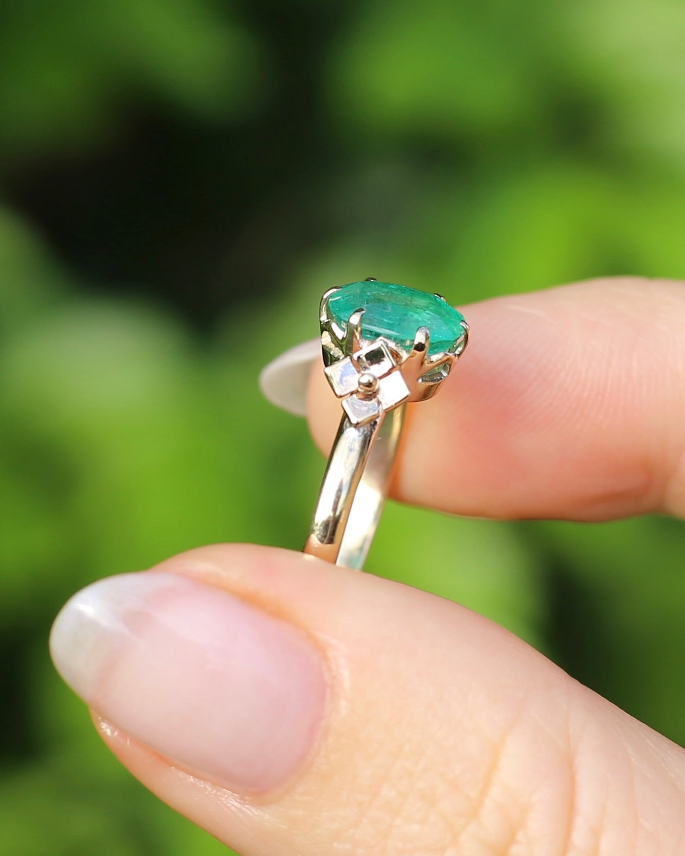 1.79ct Natural Untreated Oval Emerald in Circa 1960s 18ct Yellow Gold Claw Set Ring, 18ct Yellow Gold, size Q1/2 or 8.5, with Valuation