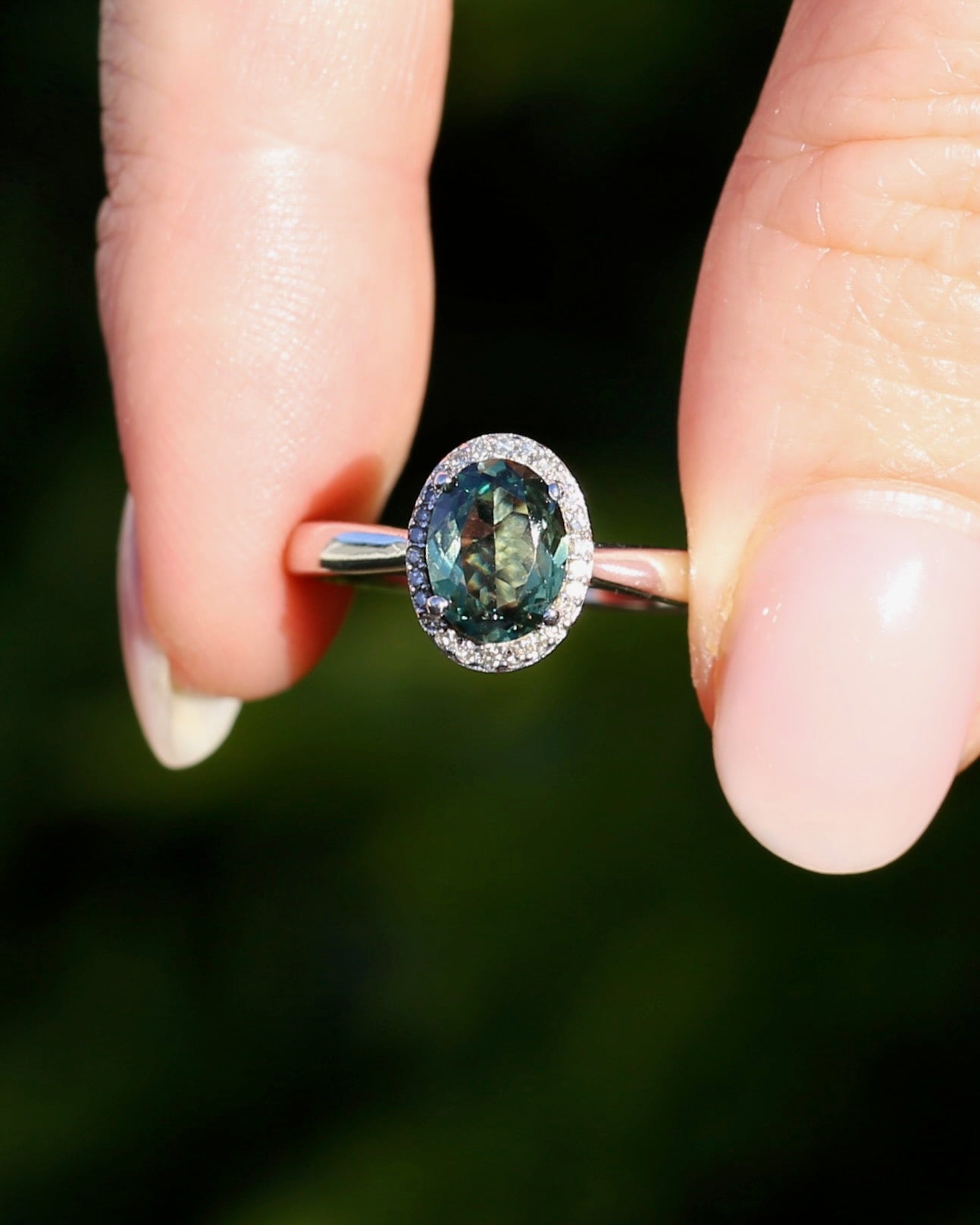 1.48ct Australian Parti Sapphire and SIngle Cut Diamond Halo, 10ct White Gold, size O or 7.25, 3.71g