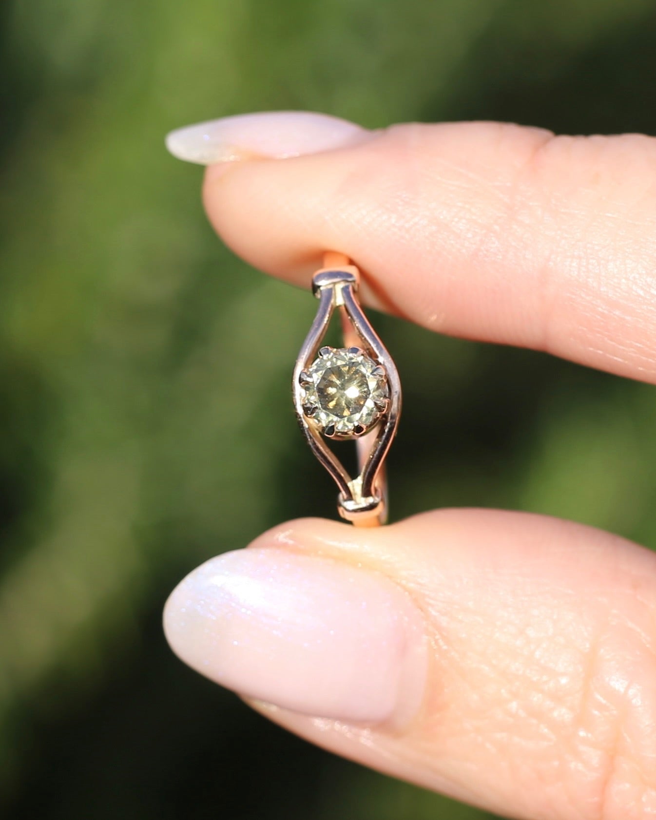 East African Green Zircon, Vintage 8 Claw Setting, Old Rosey Gold, size M1/2 or 6.5