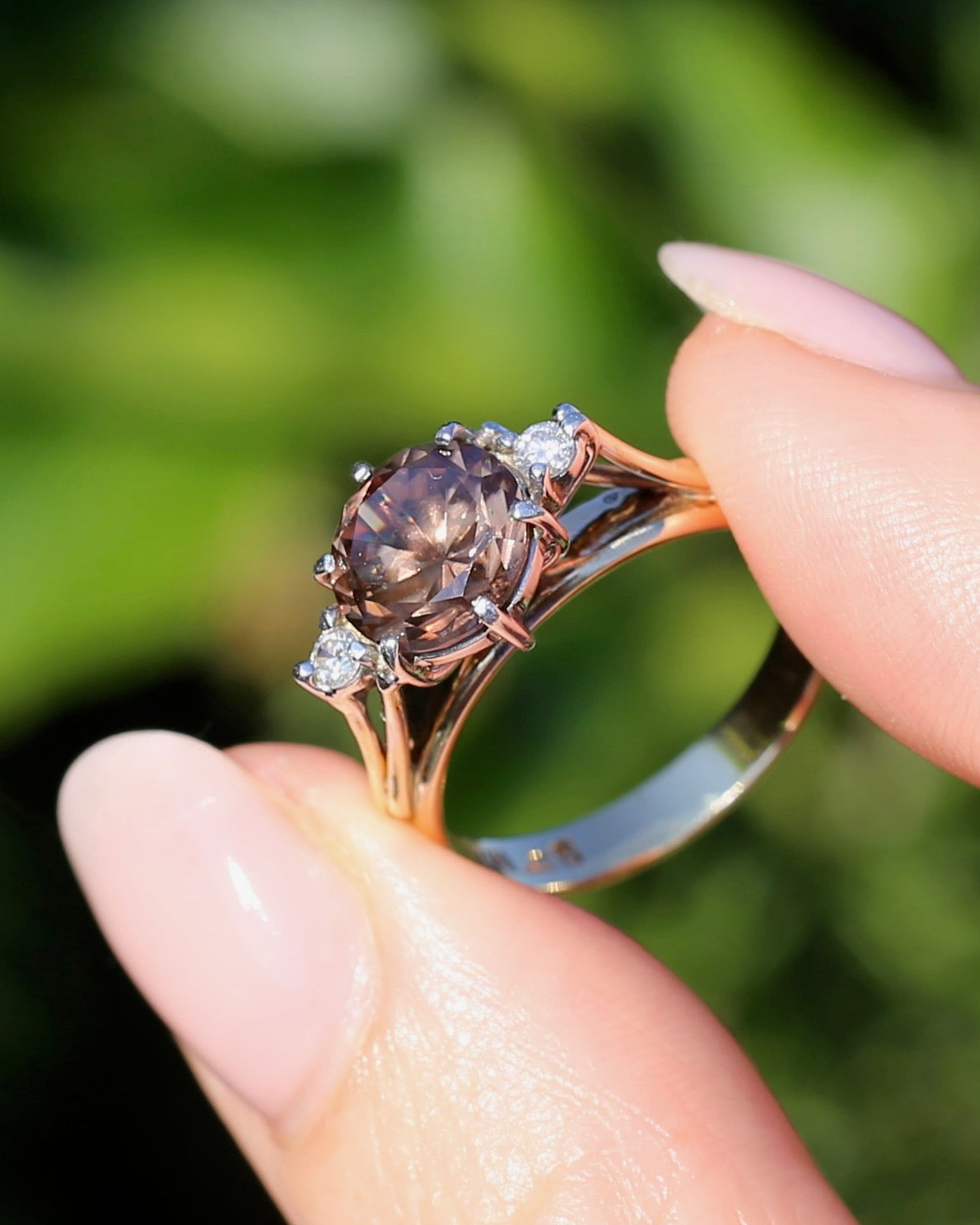Vintage Circa 1960s 3.44ct Zircon and Diamond Trilogy, 9ct Yellow and White Gold, size 8 or Q, 3.95g