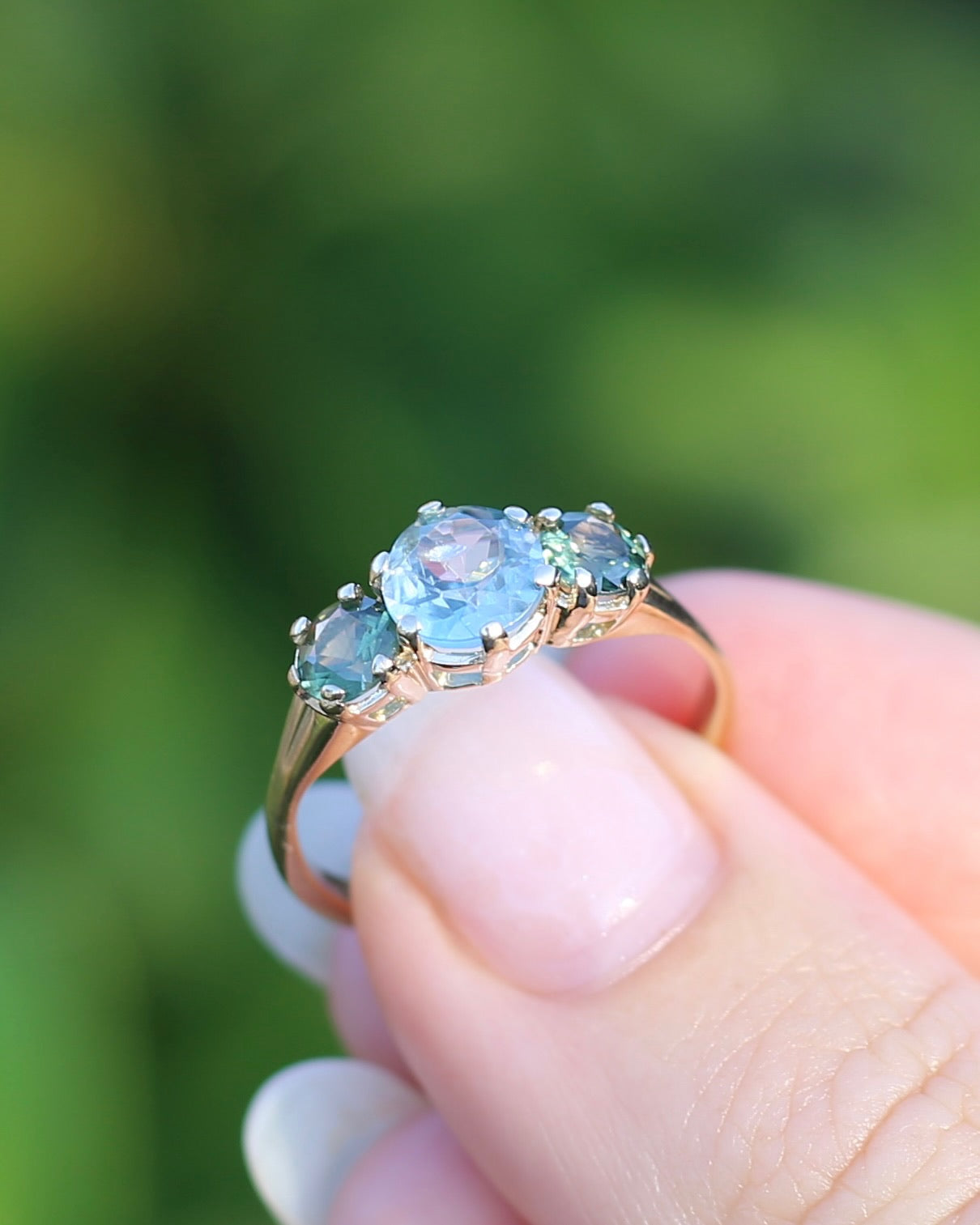 1.65ct Blue Zircon and 097ct Parti Sapphire Trilogy, 9ct Yellow Gold, size R1/2 or 8.75