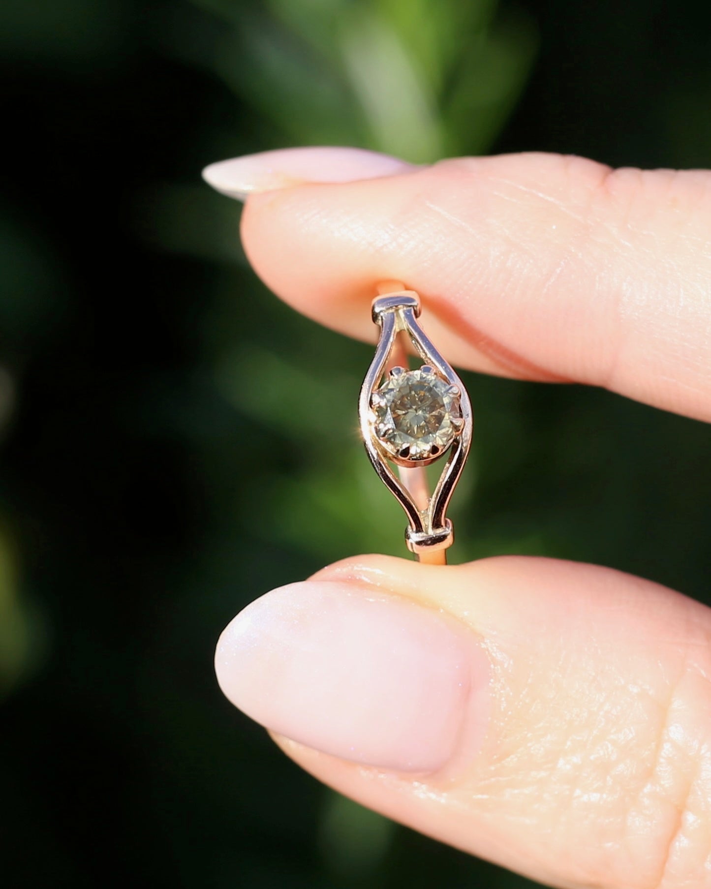 East African Green Zircon, Vintage 8 Claw Setting, Old Rosey Gold, size M1/2 or 6.5