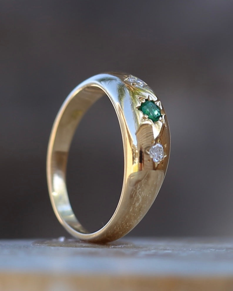 1975 Made Natural Emerald and Diamond Star Set Trilogy, 18ct Yellow Gold, size 7.75 or just under P1/4