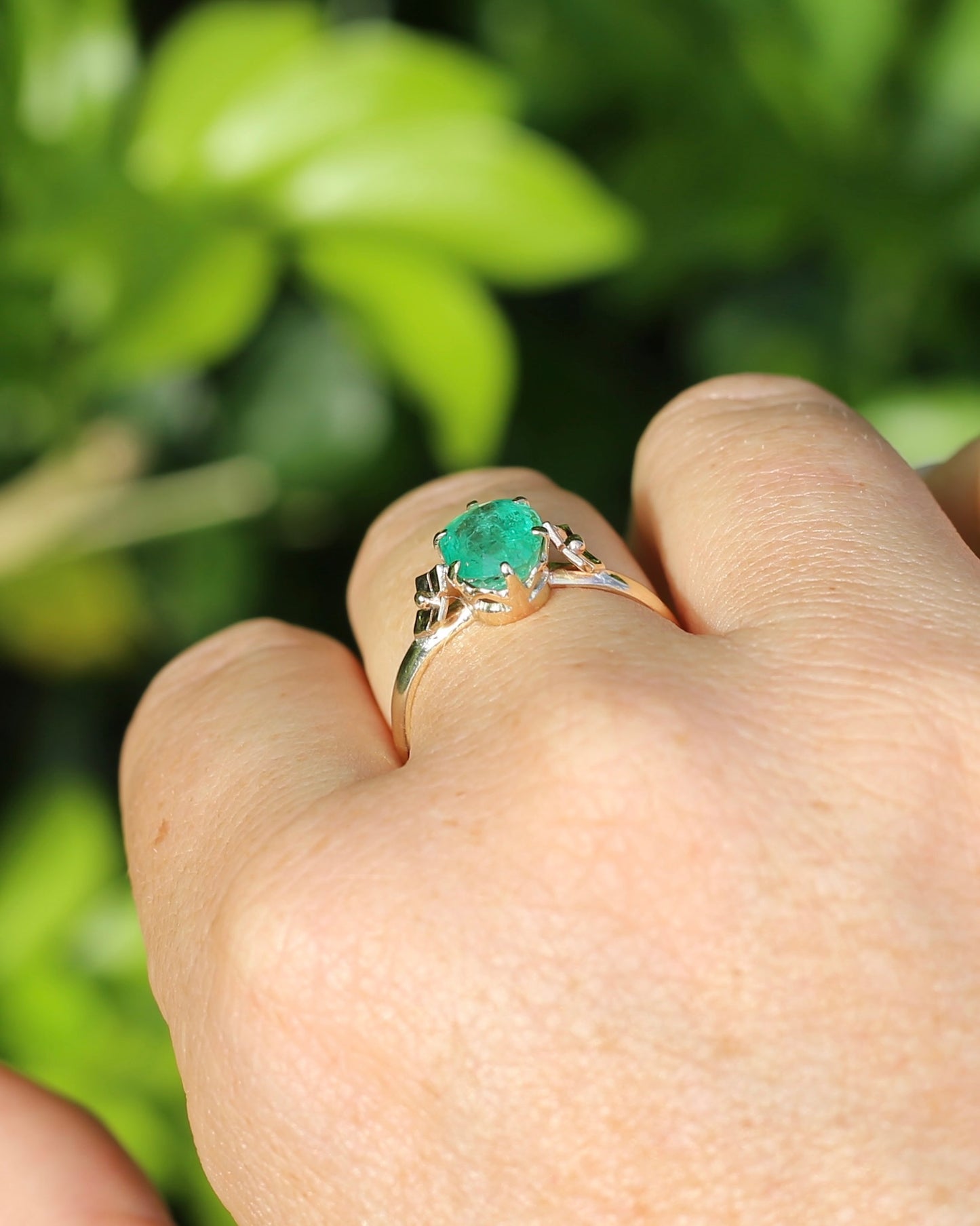 1.79ct Natural Untreated Oval Emerald in Circa 1960s 18ct Yellow Gold Claw Set Ring, 18ct Yellow Gold, size Q1/2 or 8.5, with Valuation