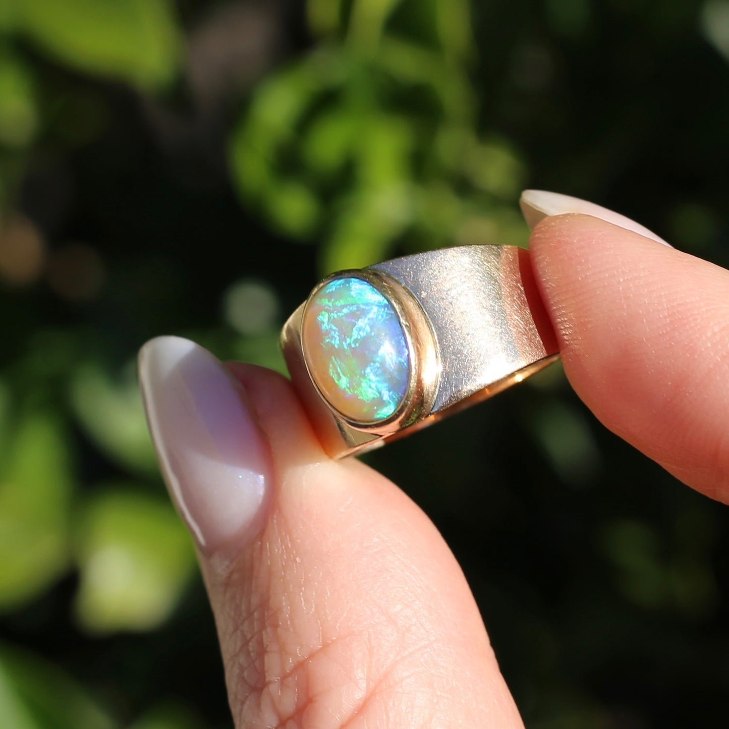 Vintage Bezel Set Opal Cabachon in Rosey 9ct Gold Ring, Size 8 or Q fits more like a P or just over 7.5