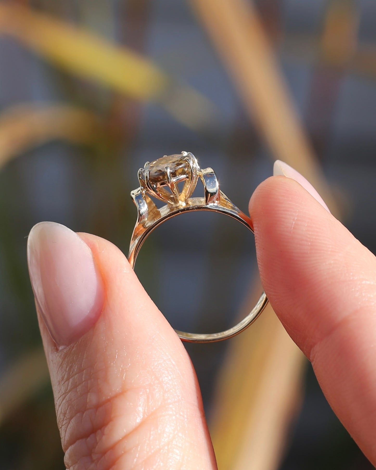 Pale Honey Coloured 2.4ct Australian Zircon in Vintage 9ct Yellow Gold, size P or 7.5